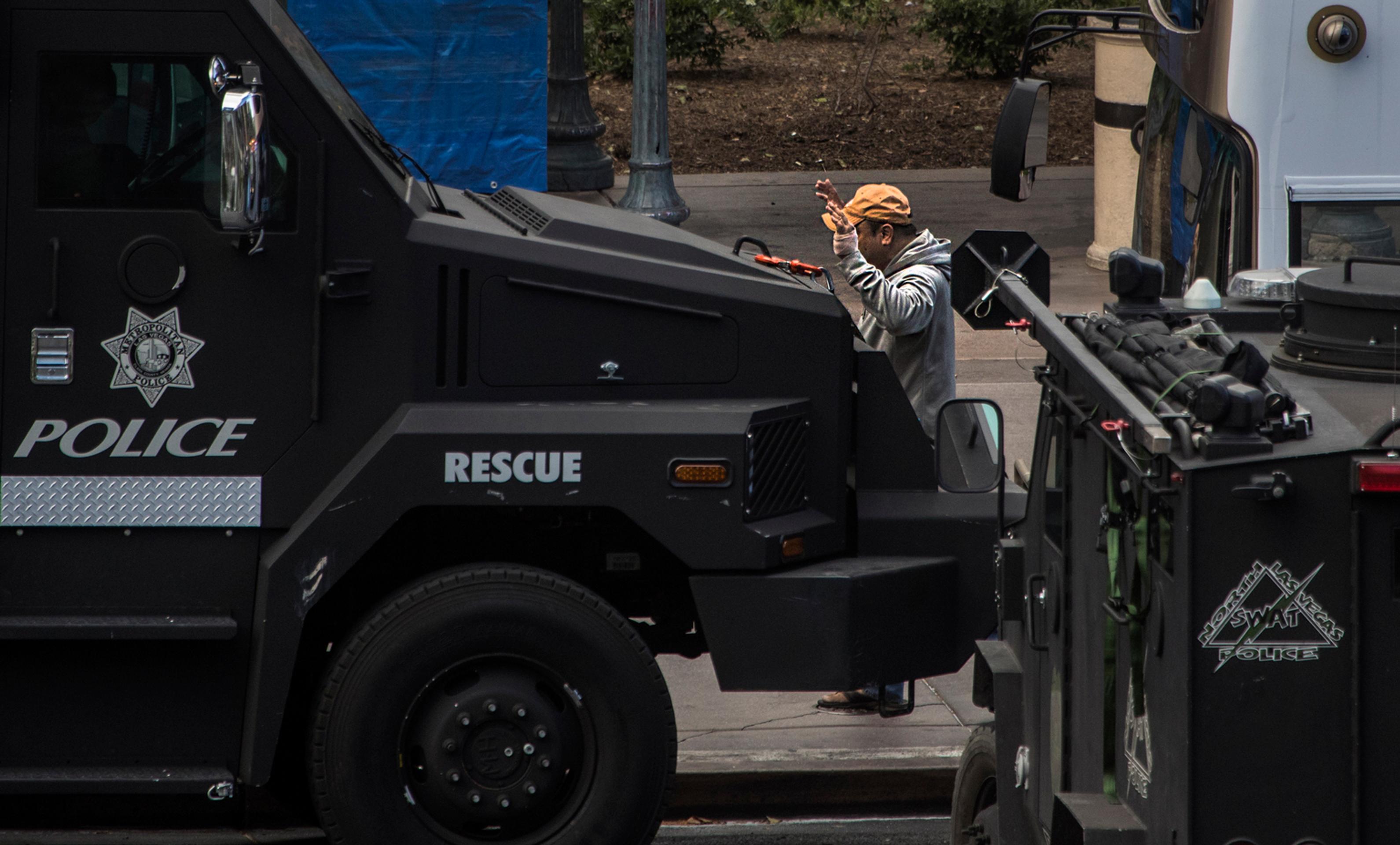 Ozbrojenec sa po štyroch hodinách vzdal polícii.
