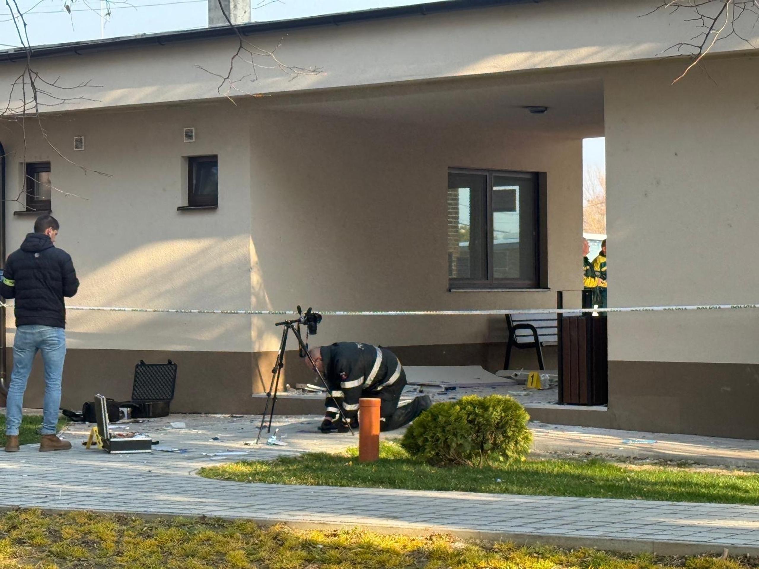 Výbuch bankomatu v Dolných Salibách.