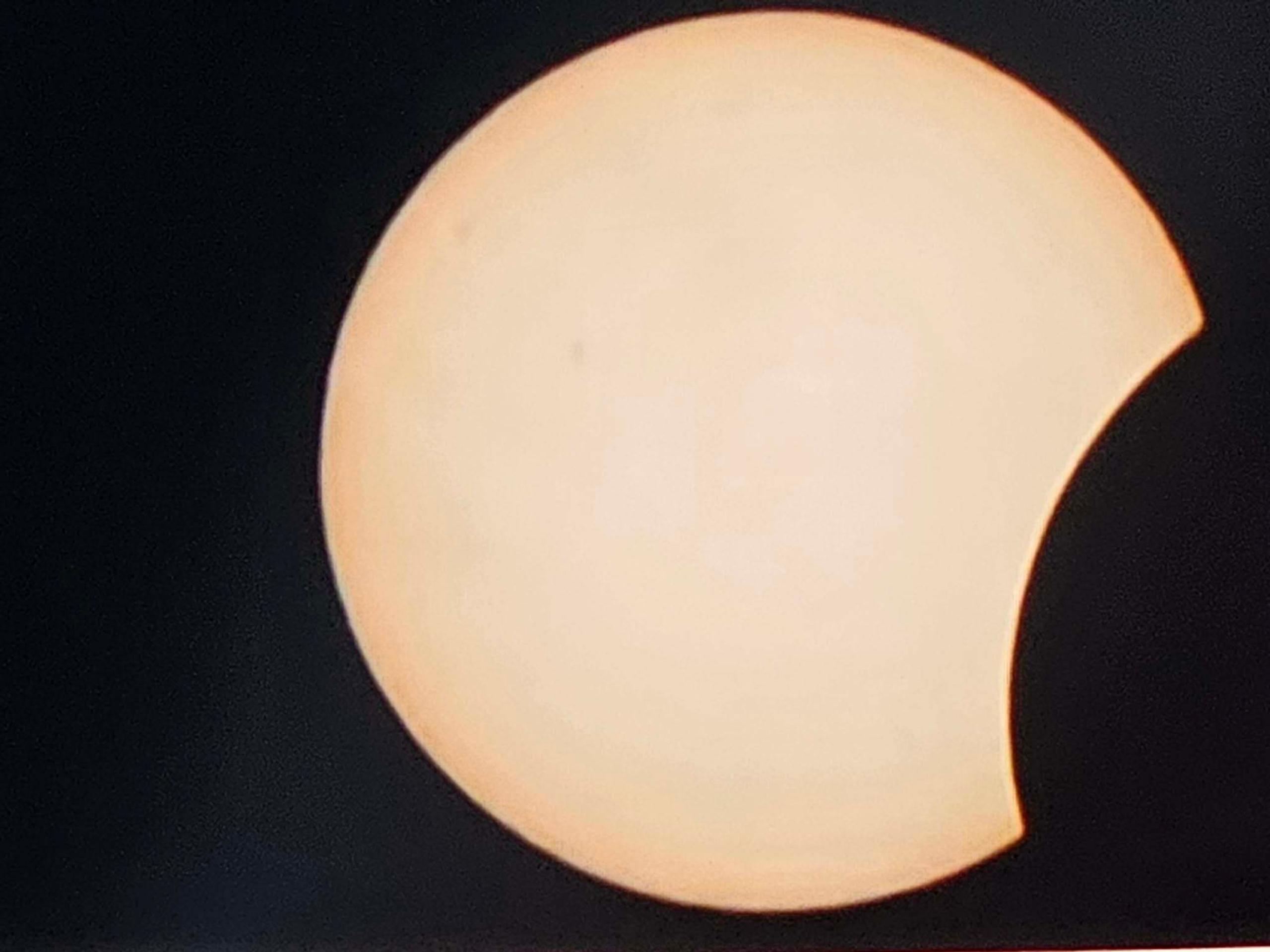 Zatmenie Slnka nad obcou Hradište