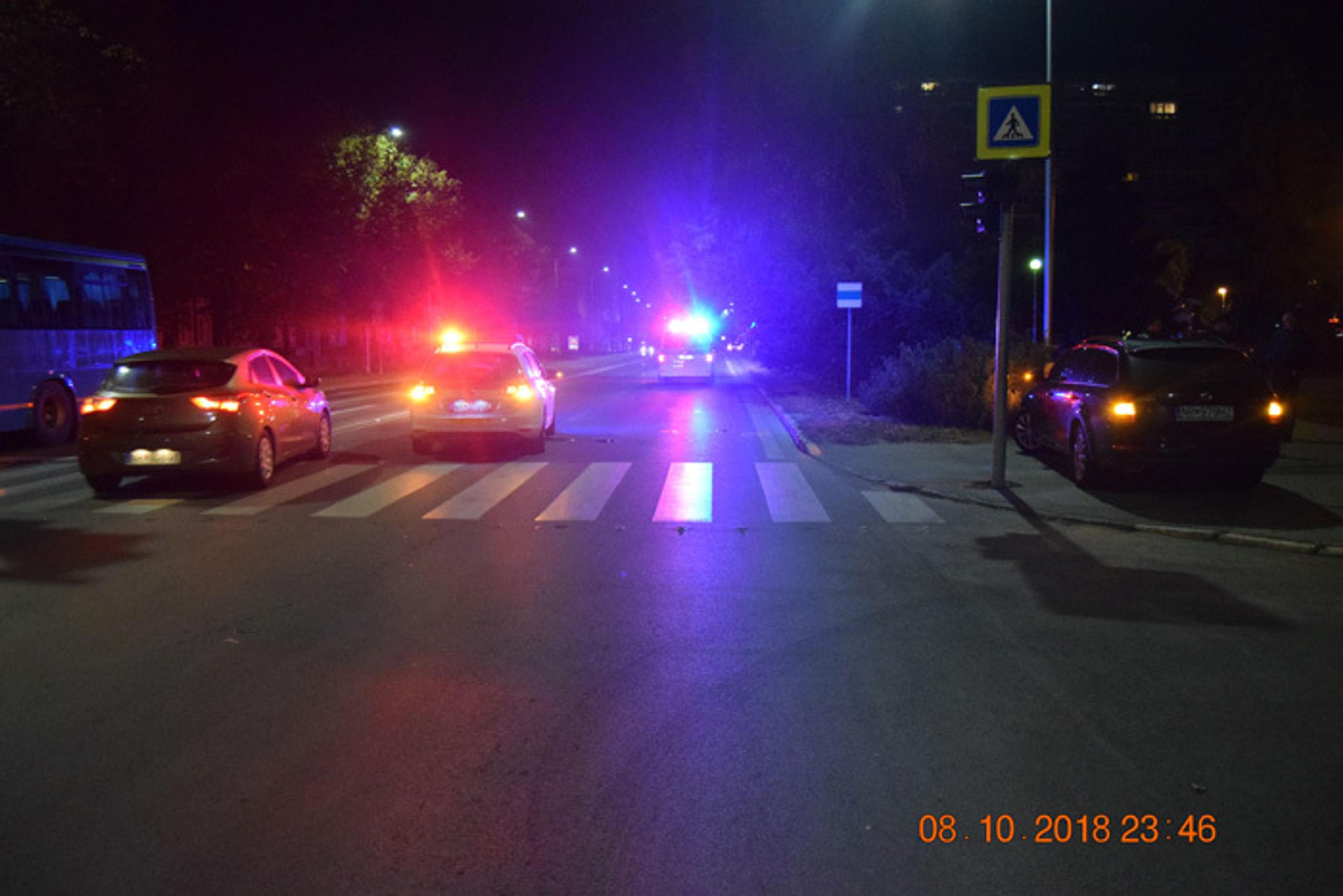 Križovatka ulíc Štúrova a Cintorínska v Nitre, kde auto zrazilo 27-ročnú chodkyňu.