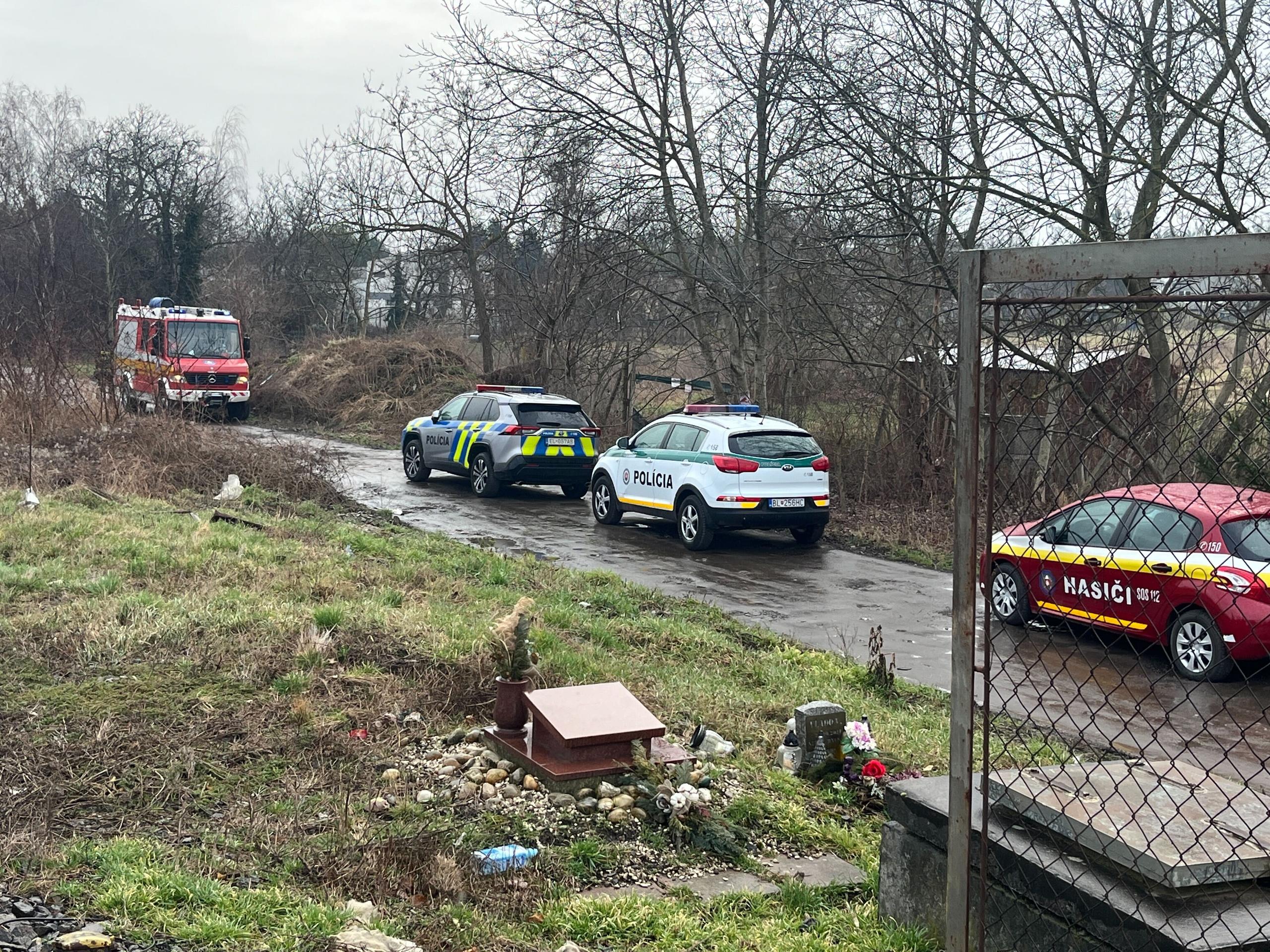 Tragická nehoda na železničnom priecestí v Ivanke.