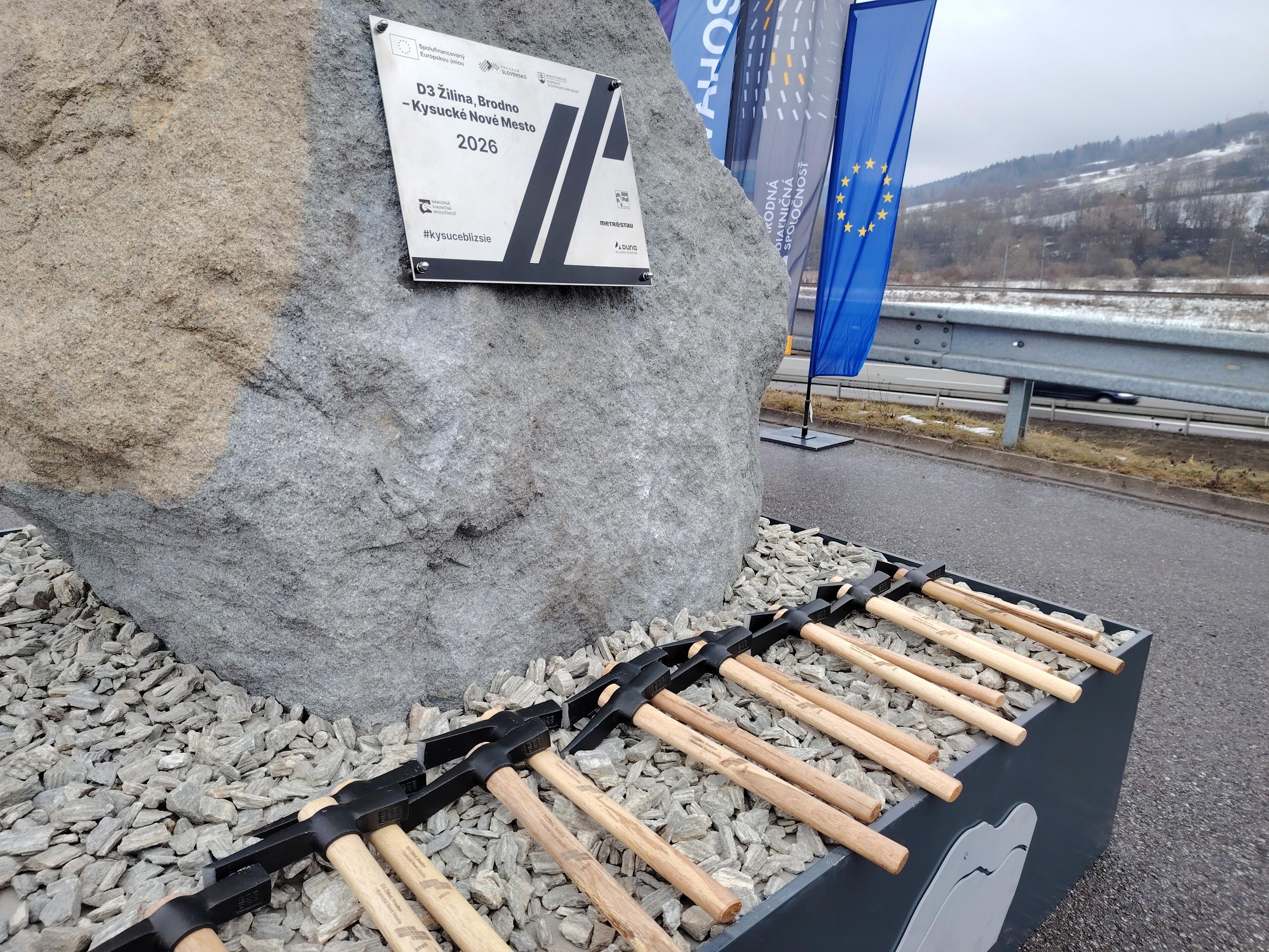 Poklepanie základného kameňa výstavby najdlhšieho chýbajúceho úseku D3.