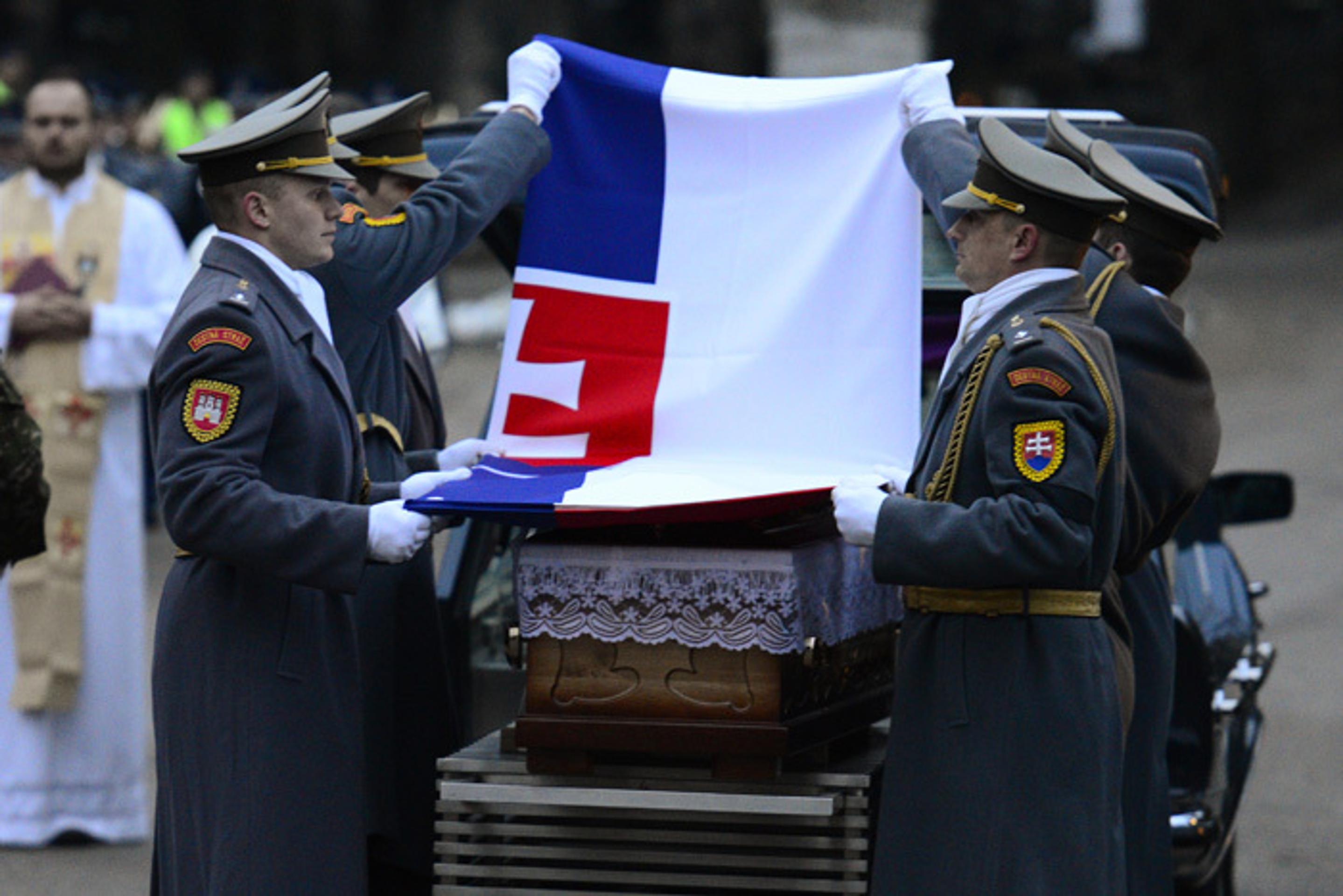 Posledná rozlúčka s kapitánom (nadporučík povýšený in memoriam) Edmundom Makovníkom