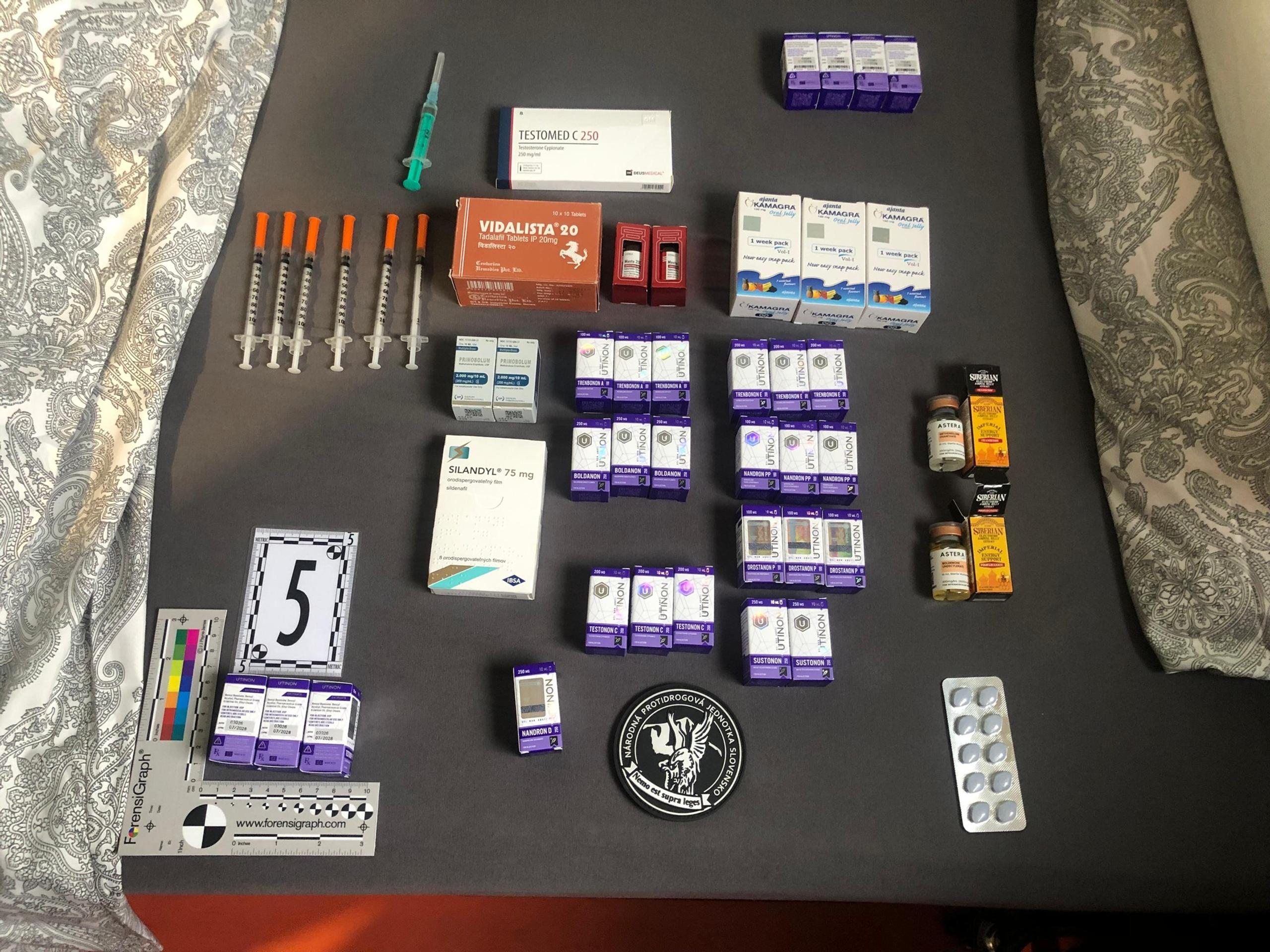 Zadržali dílerov nelegálnych liekov.