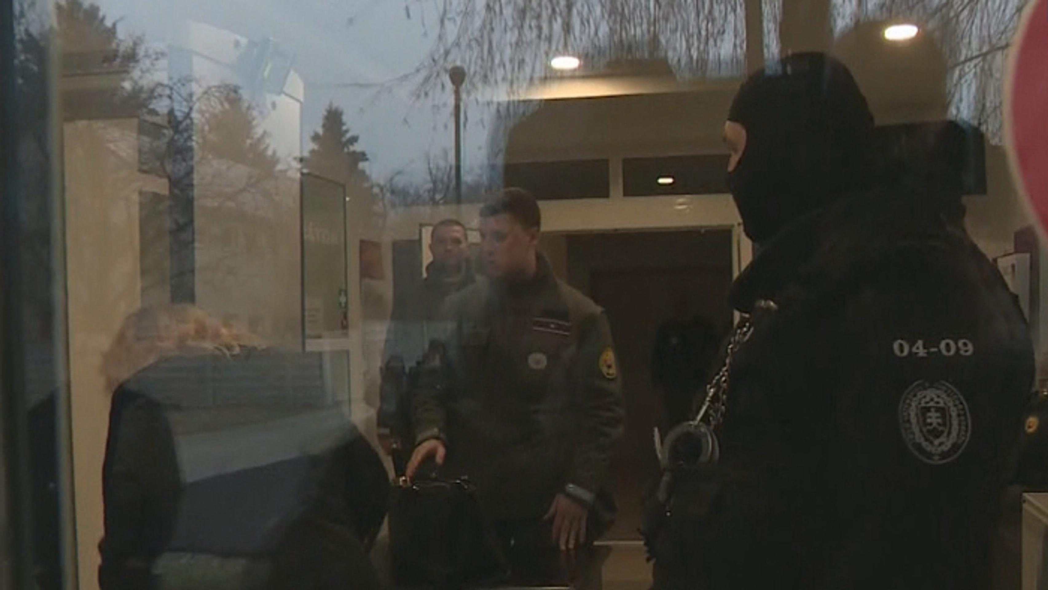 Na pojednávanie v Pezinku priniesli spis.