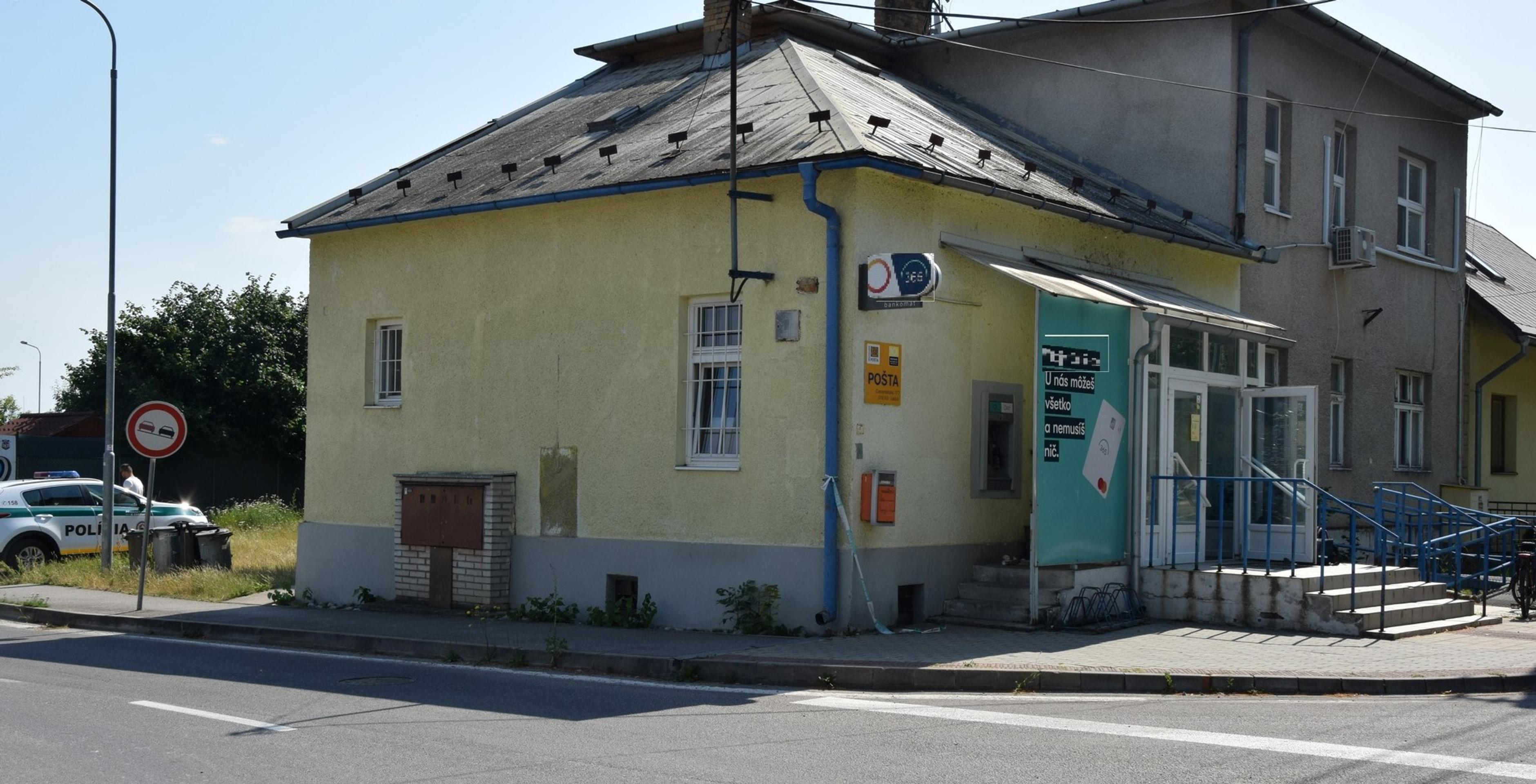 Bankomat v obci Ladce opäť vykradli.