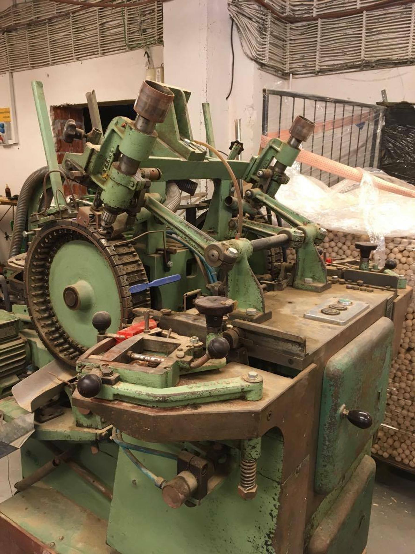 Stroj na výrobu drevených kefiek