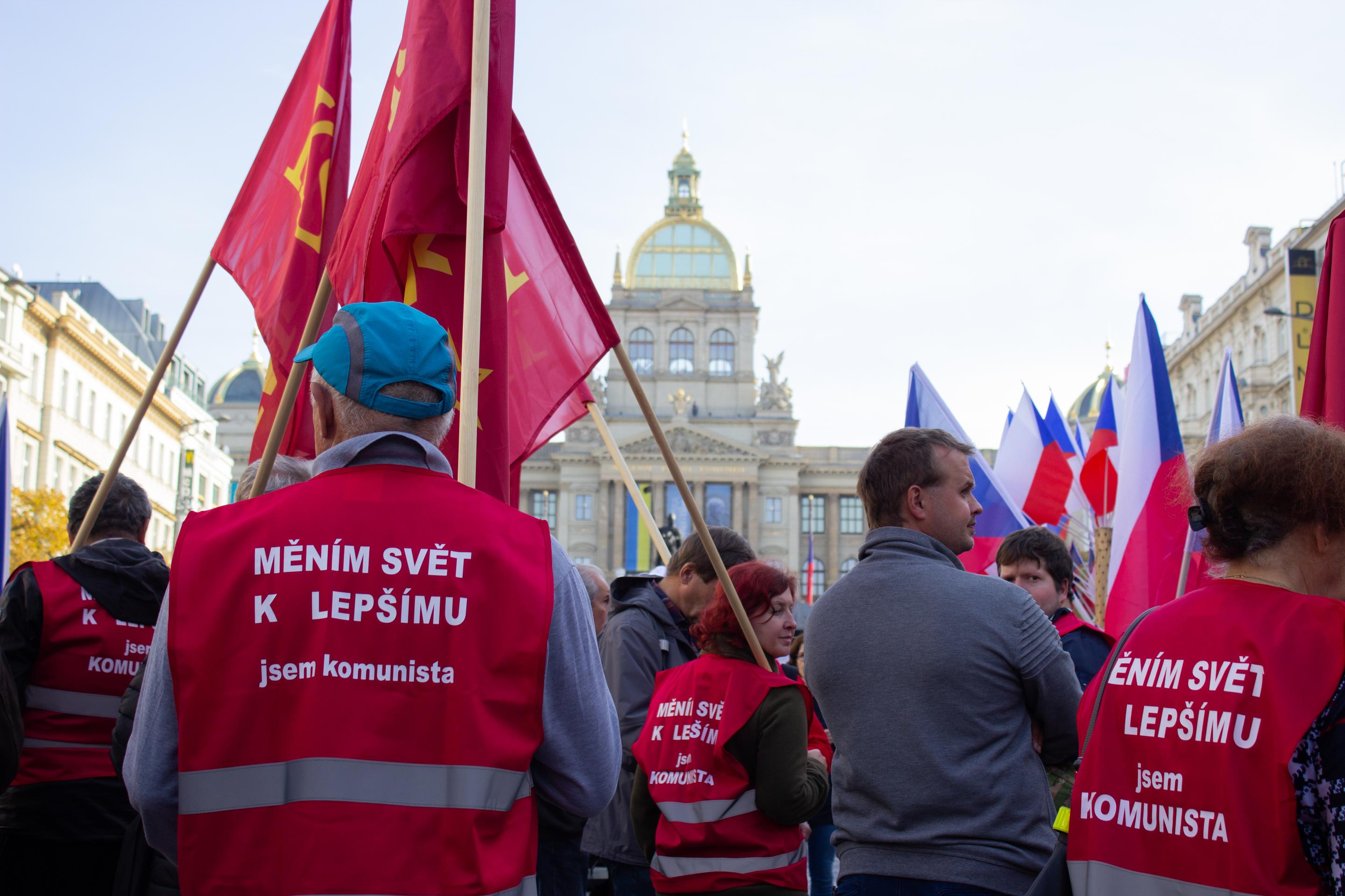 Na snímke účastníci demonštrácie s názvom Nenásilná revolúcia - Česká republika na 1. mieste, na ktorej ľudia protestujú proti vláde českého premiéra Petra Fialu.