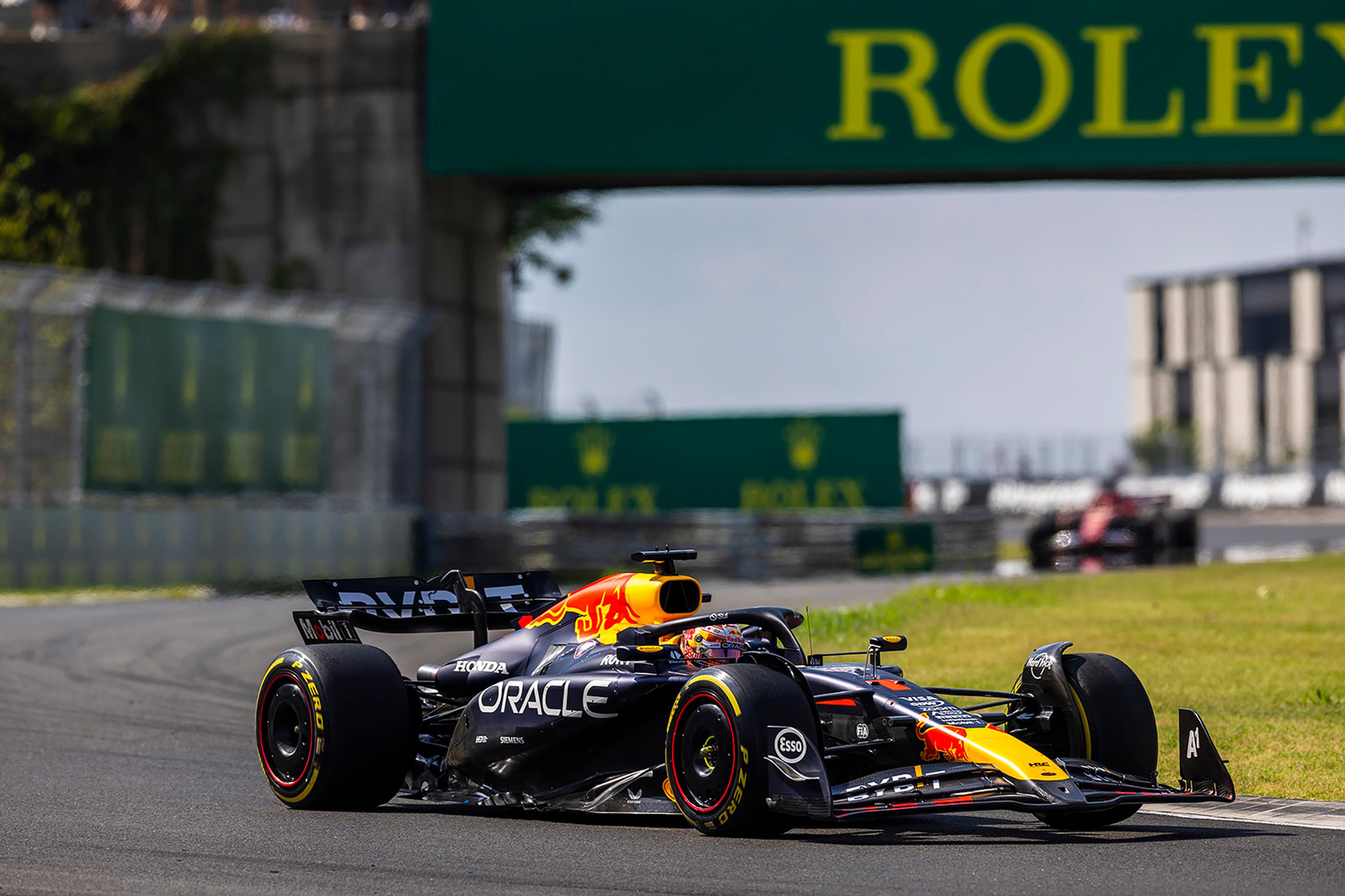 Holanďanovi Maxovi Verstappenovi to tentokrát na pódium nestačilo.