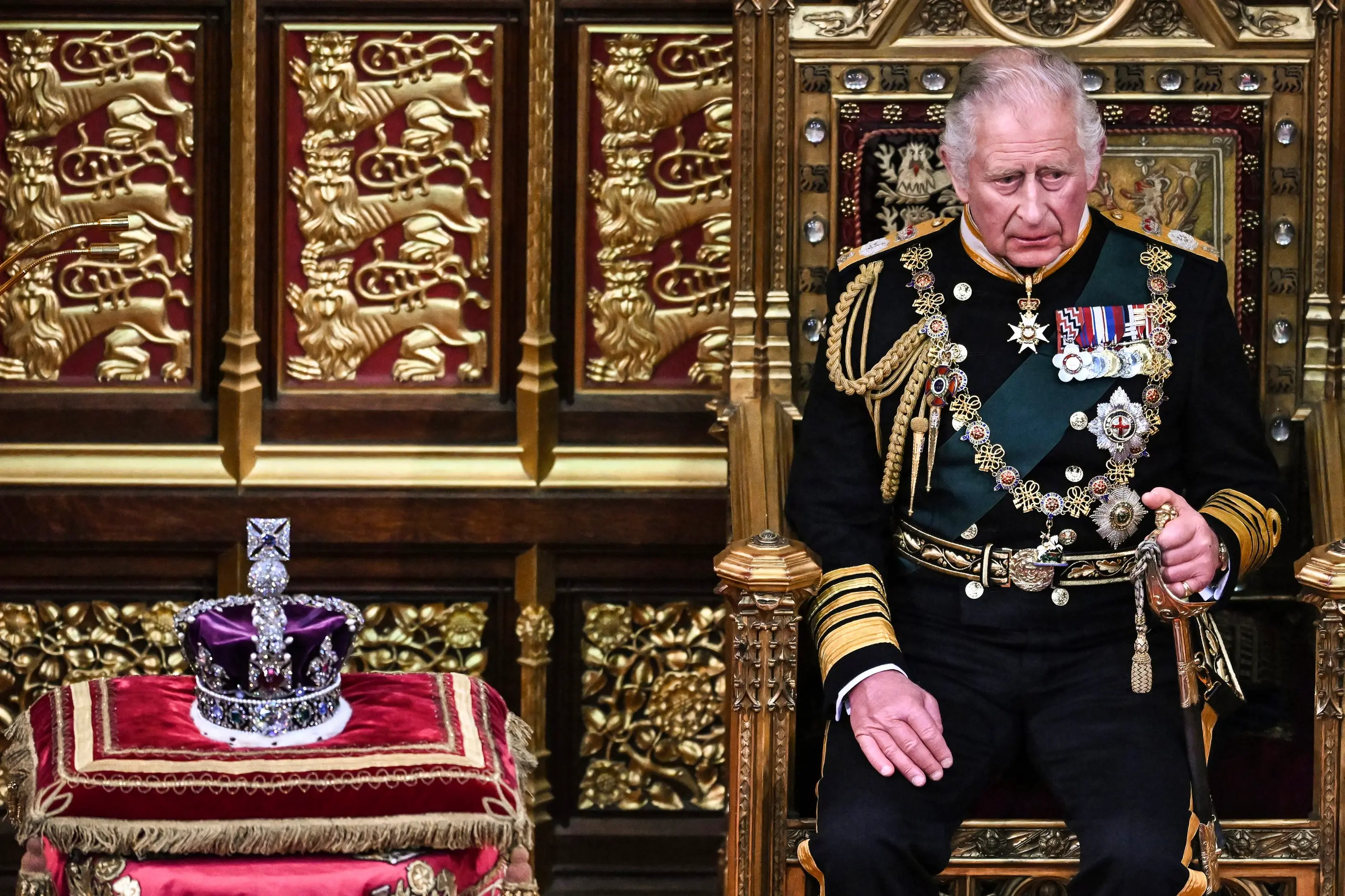 Na snímke britský princ Charles na otvorení nového zasadacieho obdobia britského parlamentu v Snemovni lordov v Londýne. 