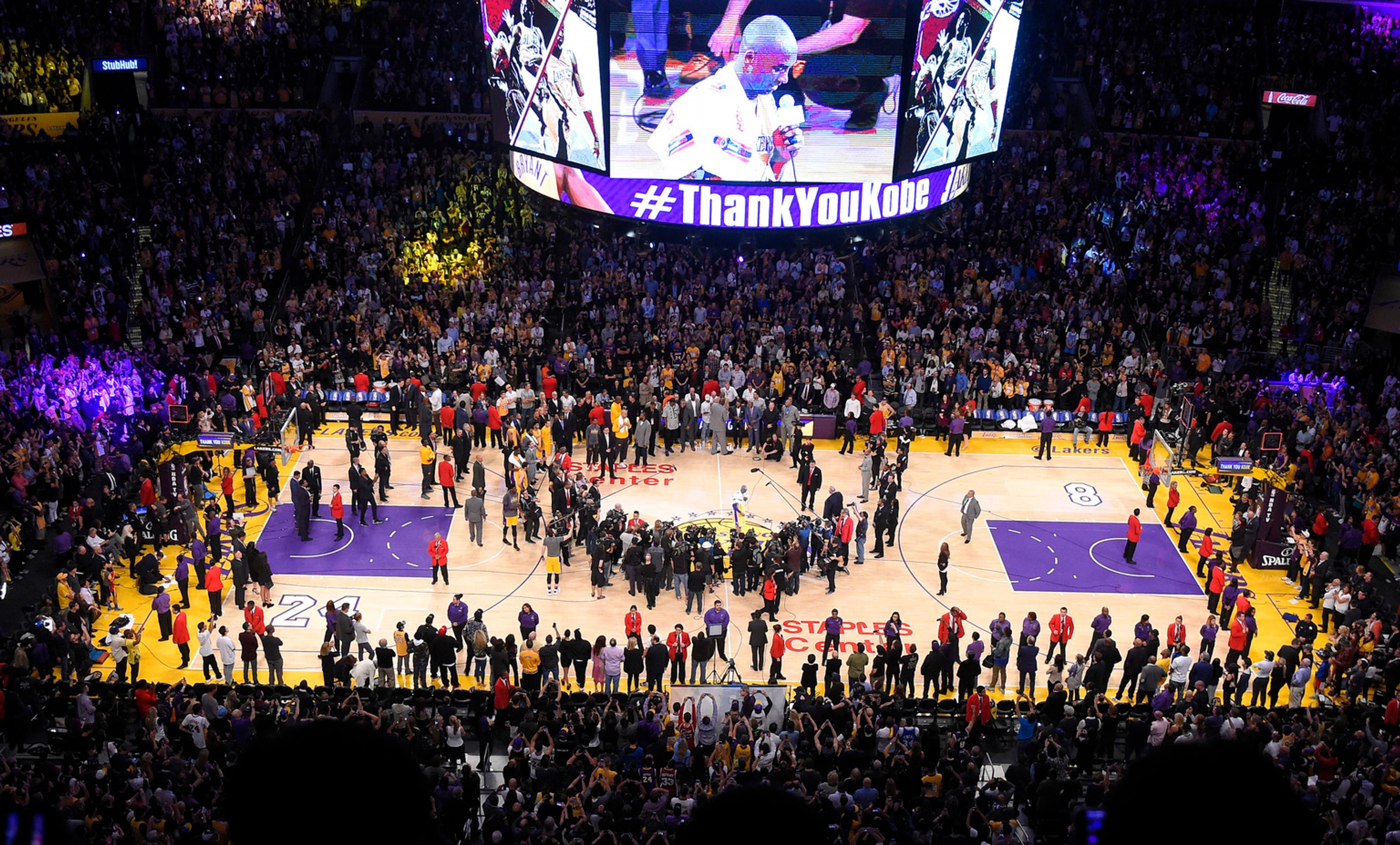 Rozlúčka Kobeho Bryanta s NBA po poslednom zápase kariéry.