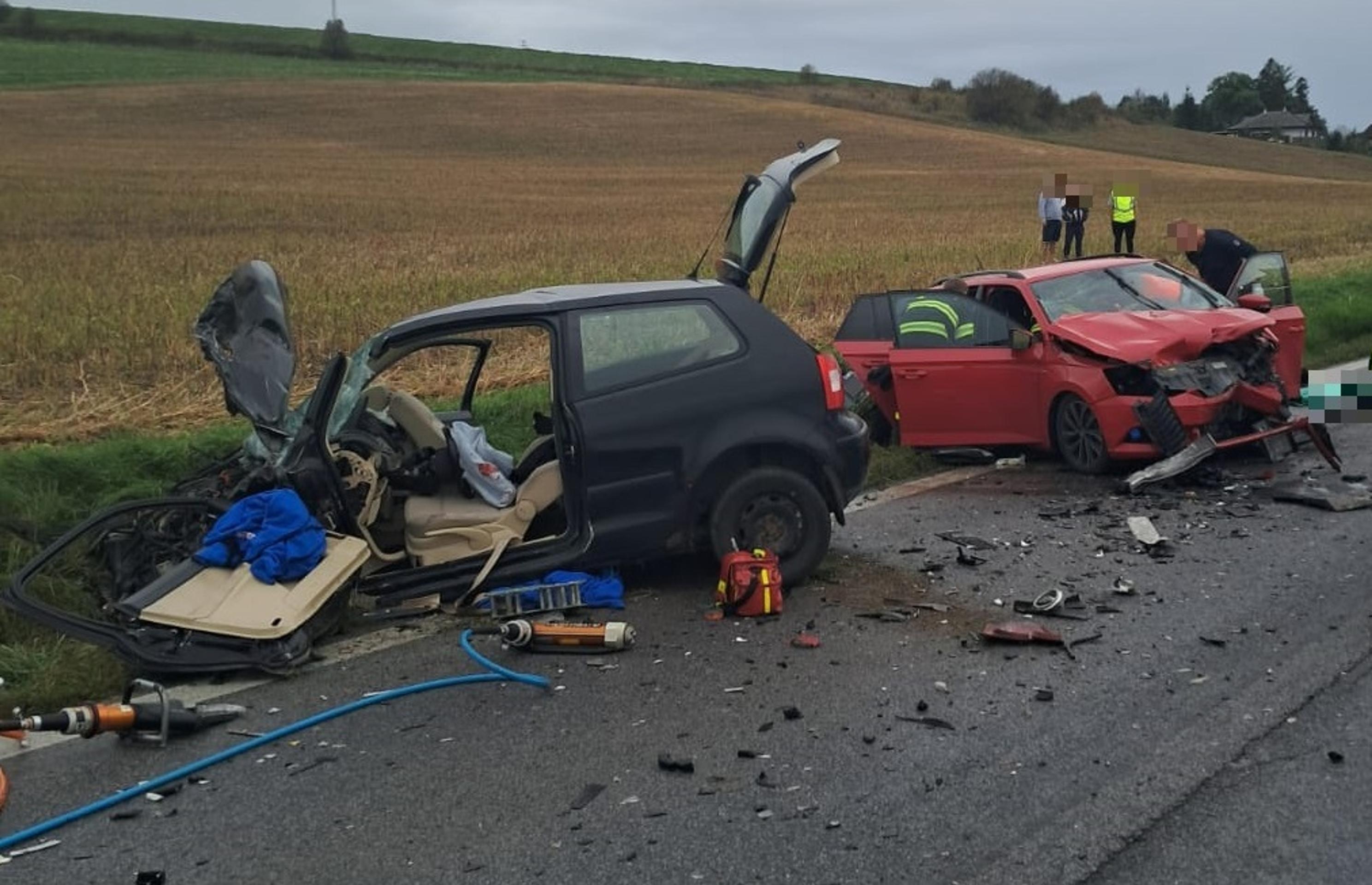 Za Kežmarkom sa zrazili tri autá.