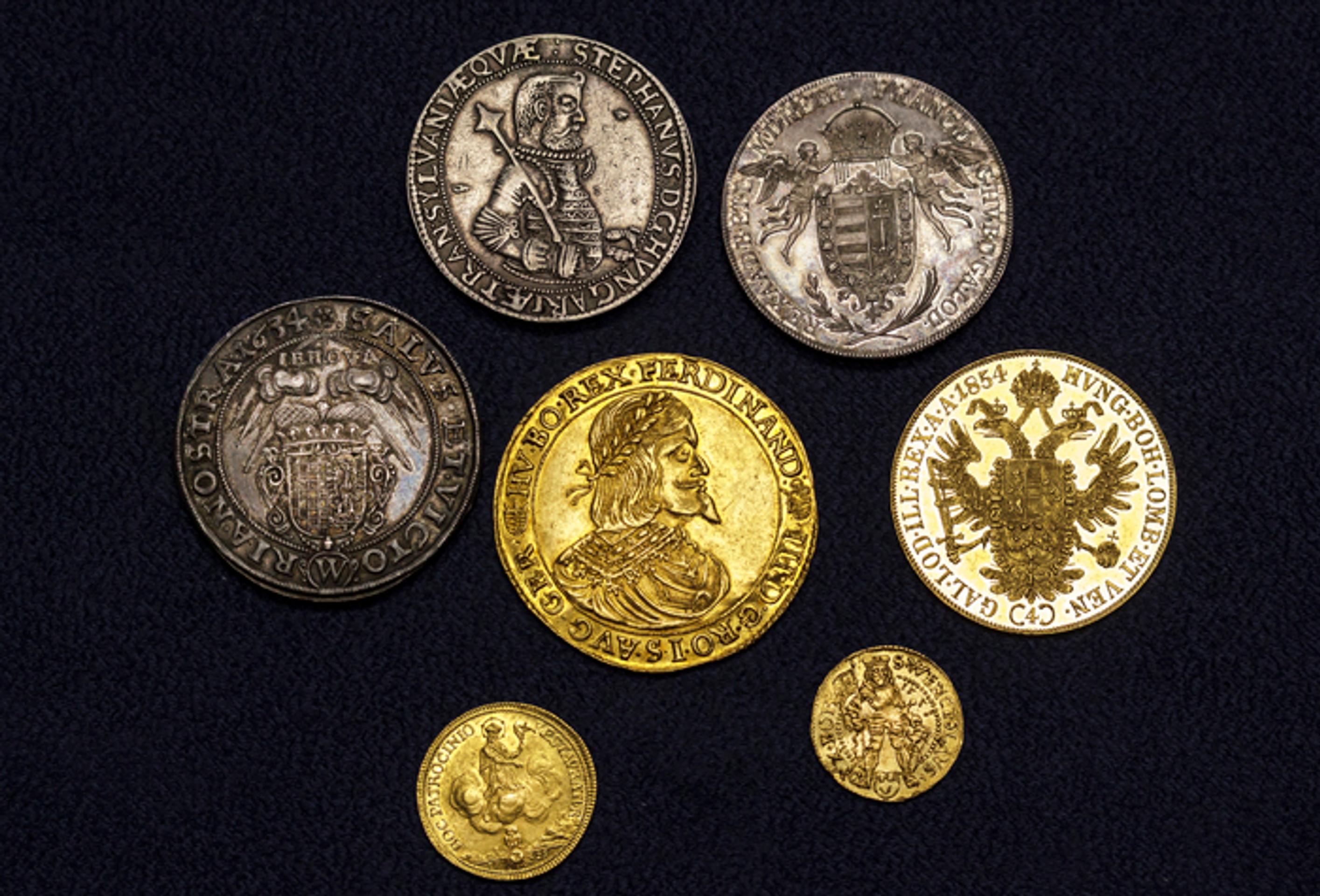 Rubová strana desaťdukátu.