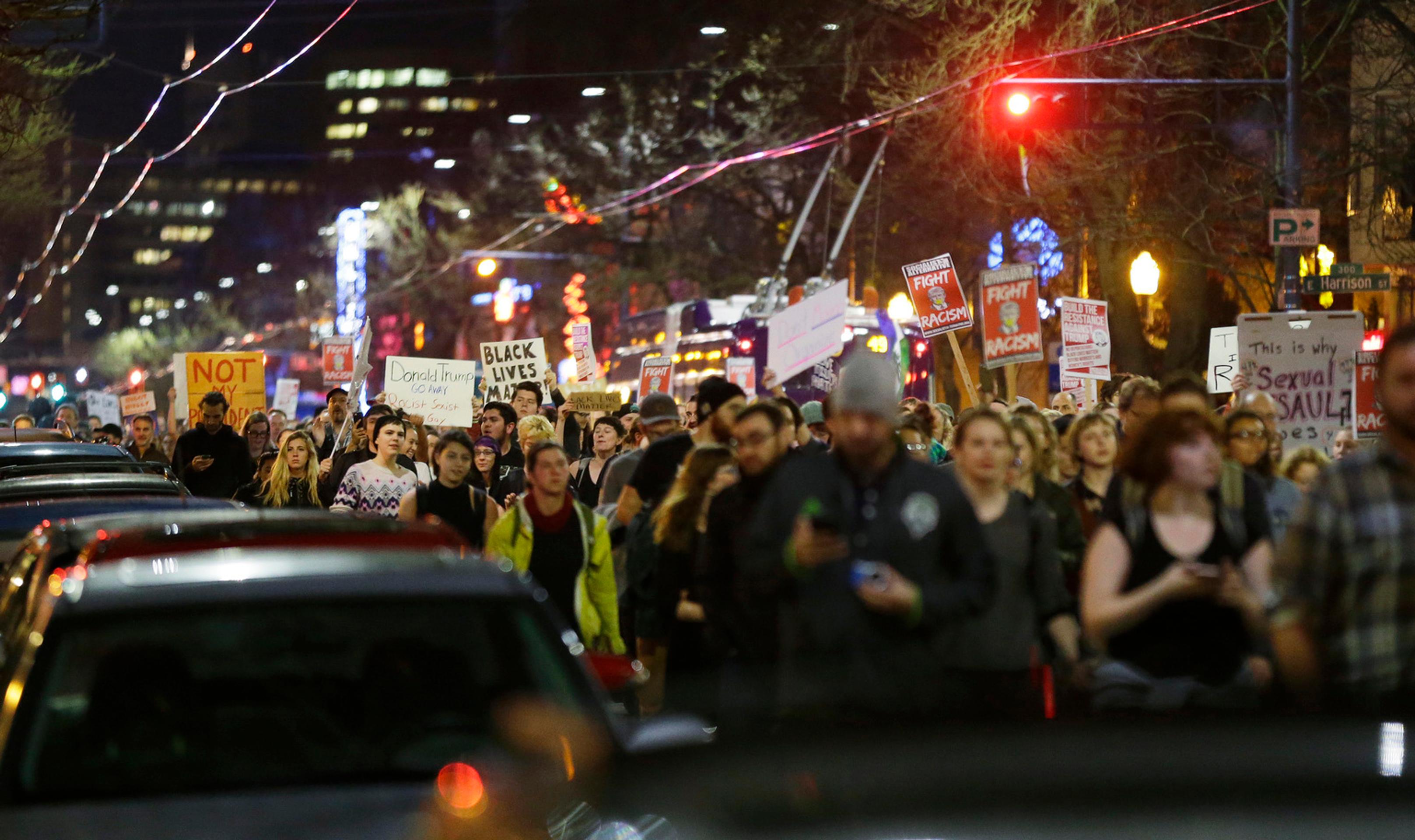 Tisícky protestujúcich obyvateľov vyšli do ulíc
