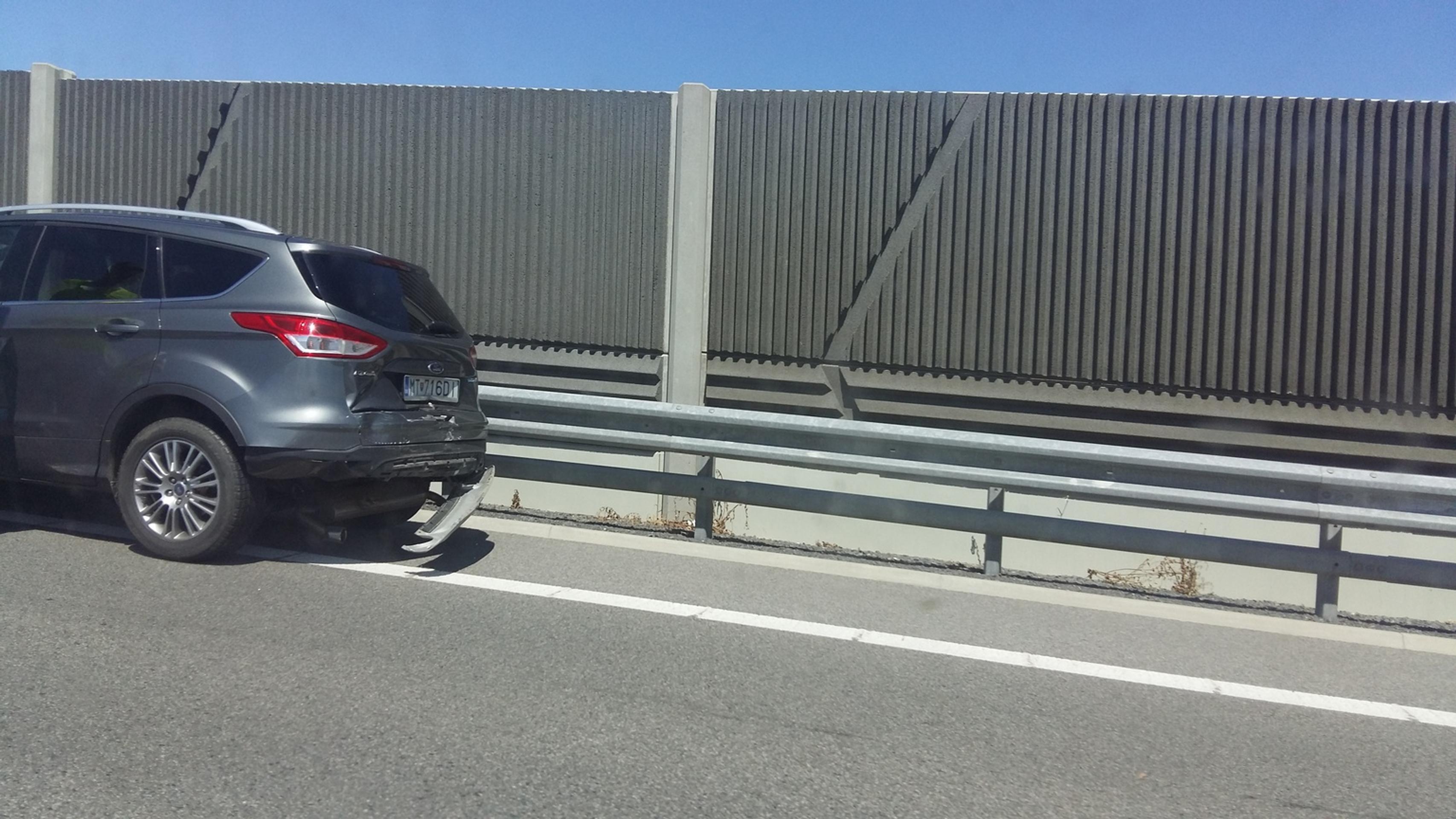 Nehoda na R1 pri Beladiciach.