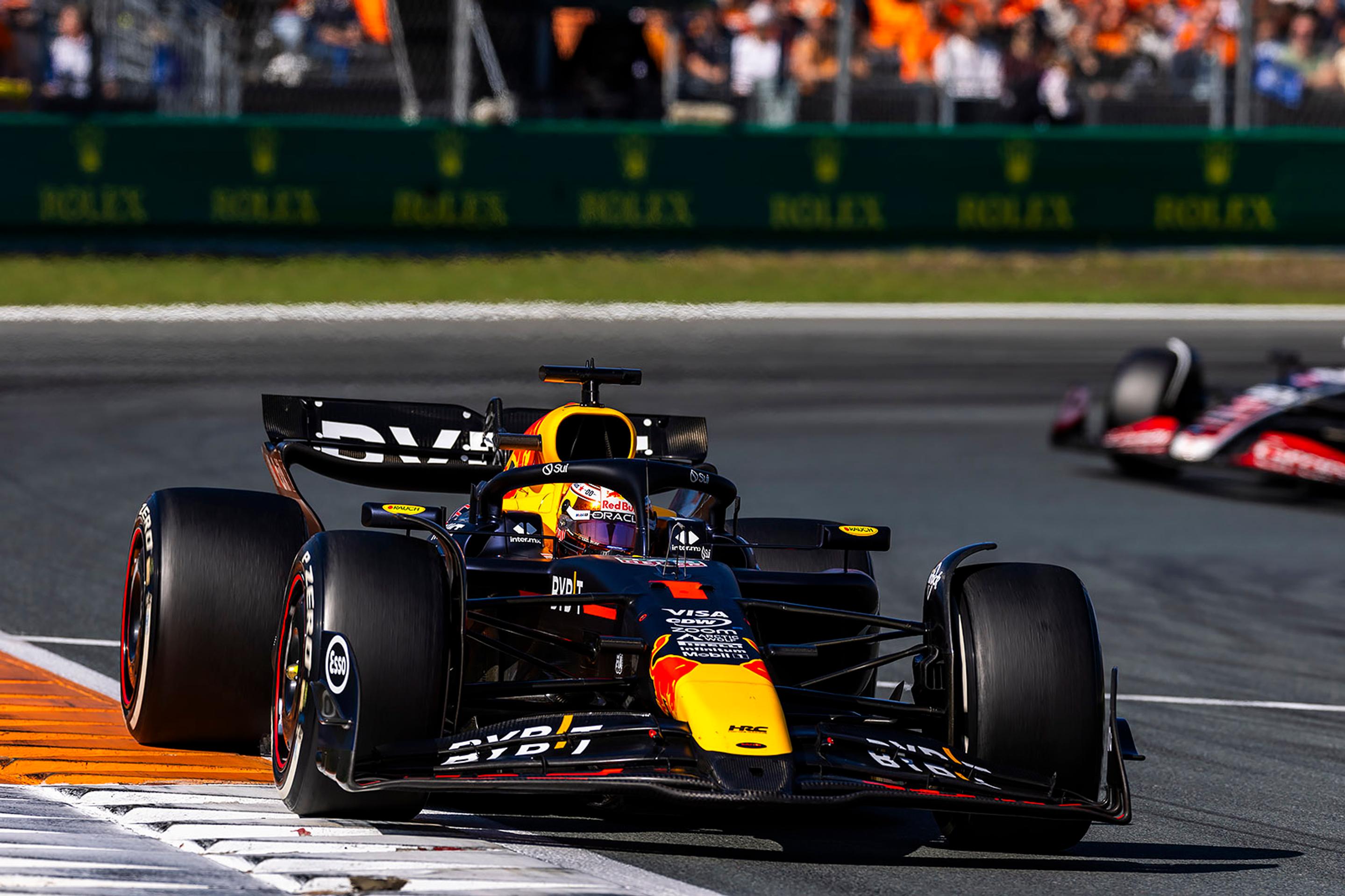 Max Verstappen z Red Bullu na domácej trati v Holandsku nevybojoval víťazstvo.