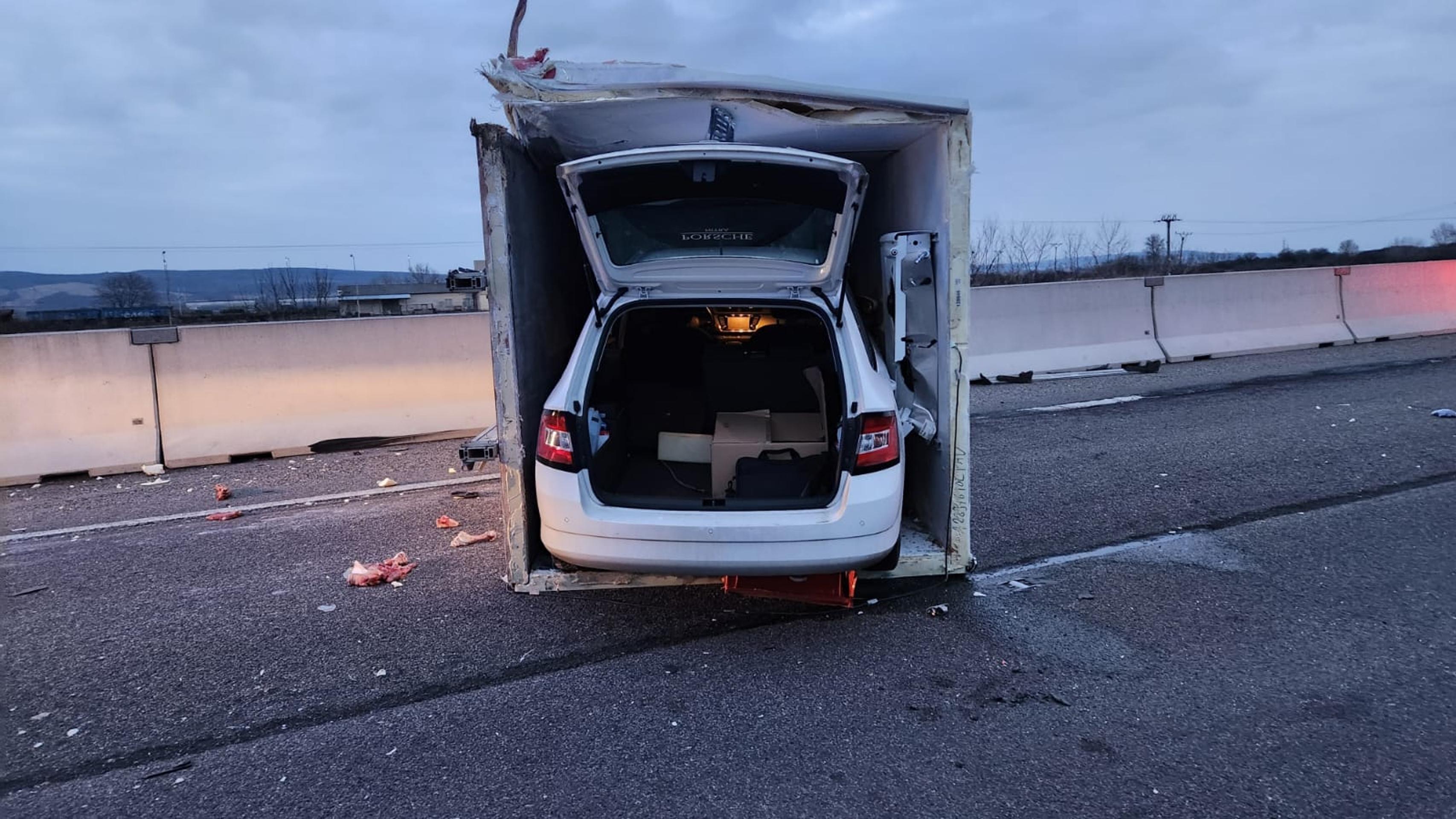 Nehoda na diaľnici D1 za Piešťanmi smerom na Trnavu