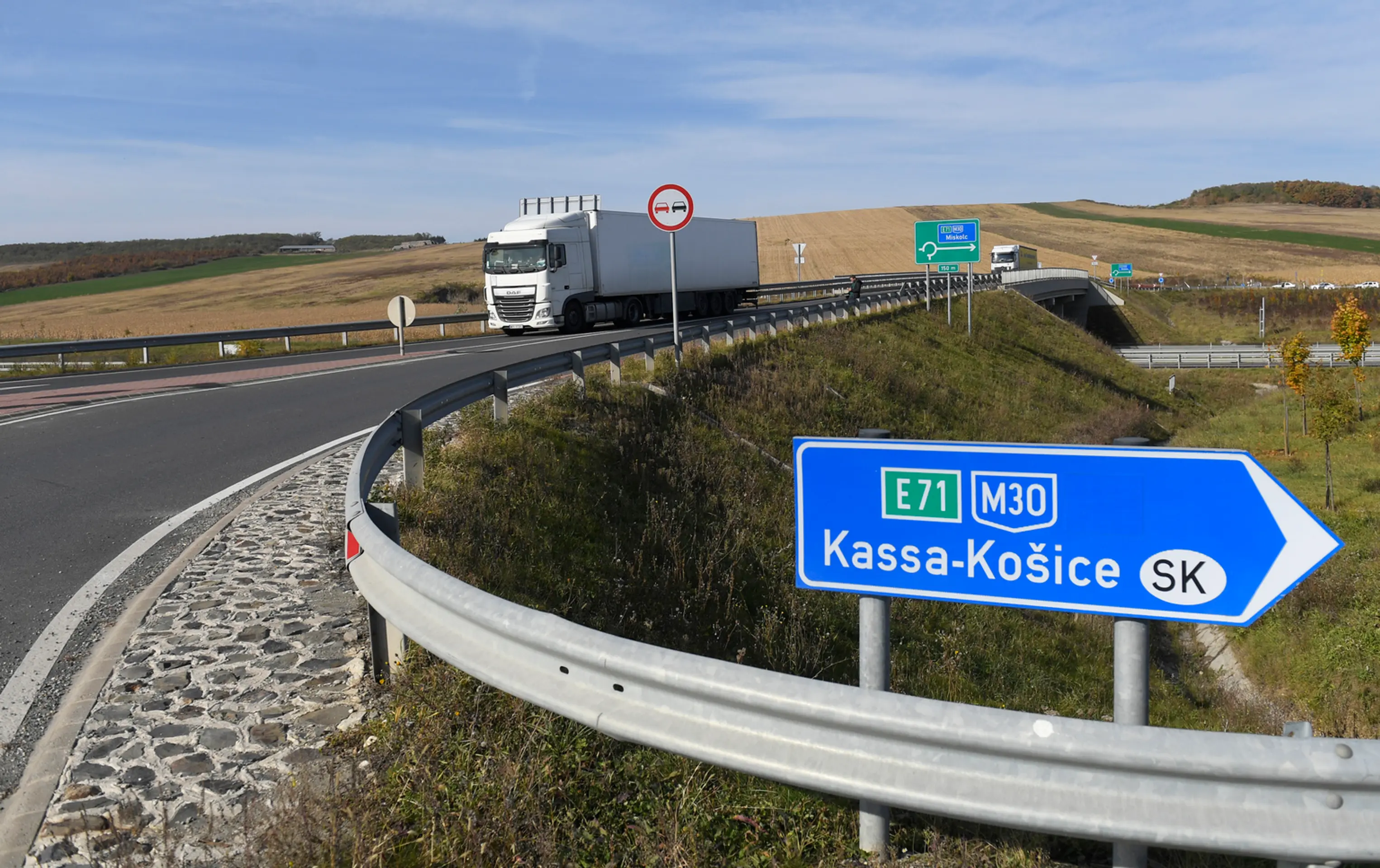 Otvorili diaľnicu M30 od Miškovca až po slovenské hranice.