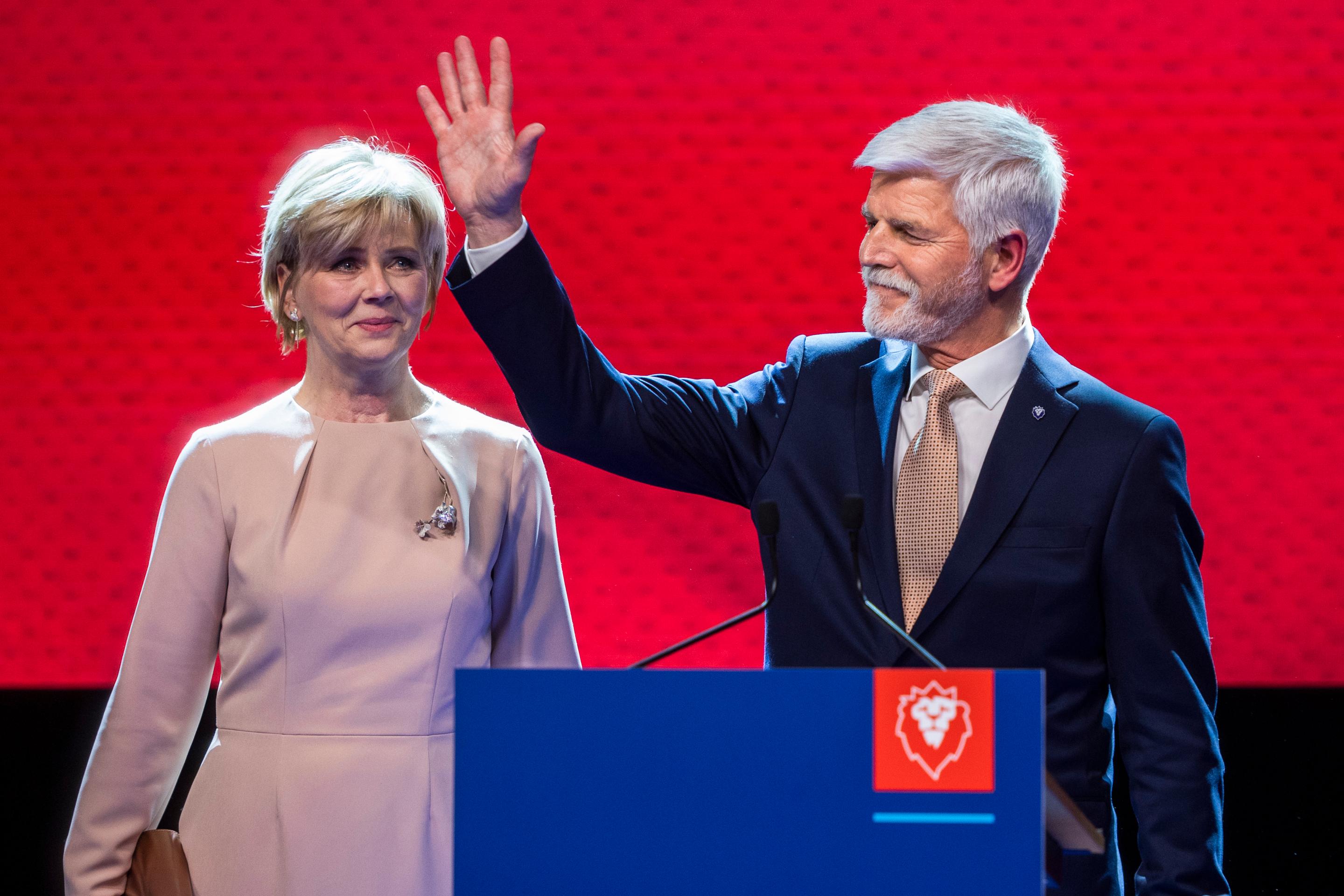 Novým českým prezidentom bude armádny generál vo výslužbe Petr Pavel.