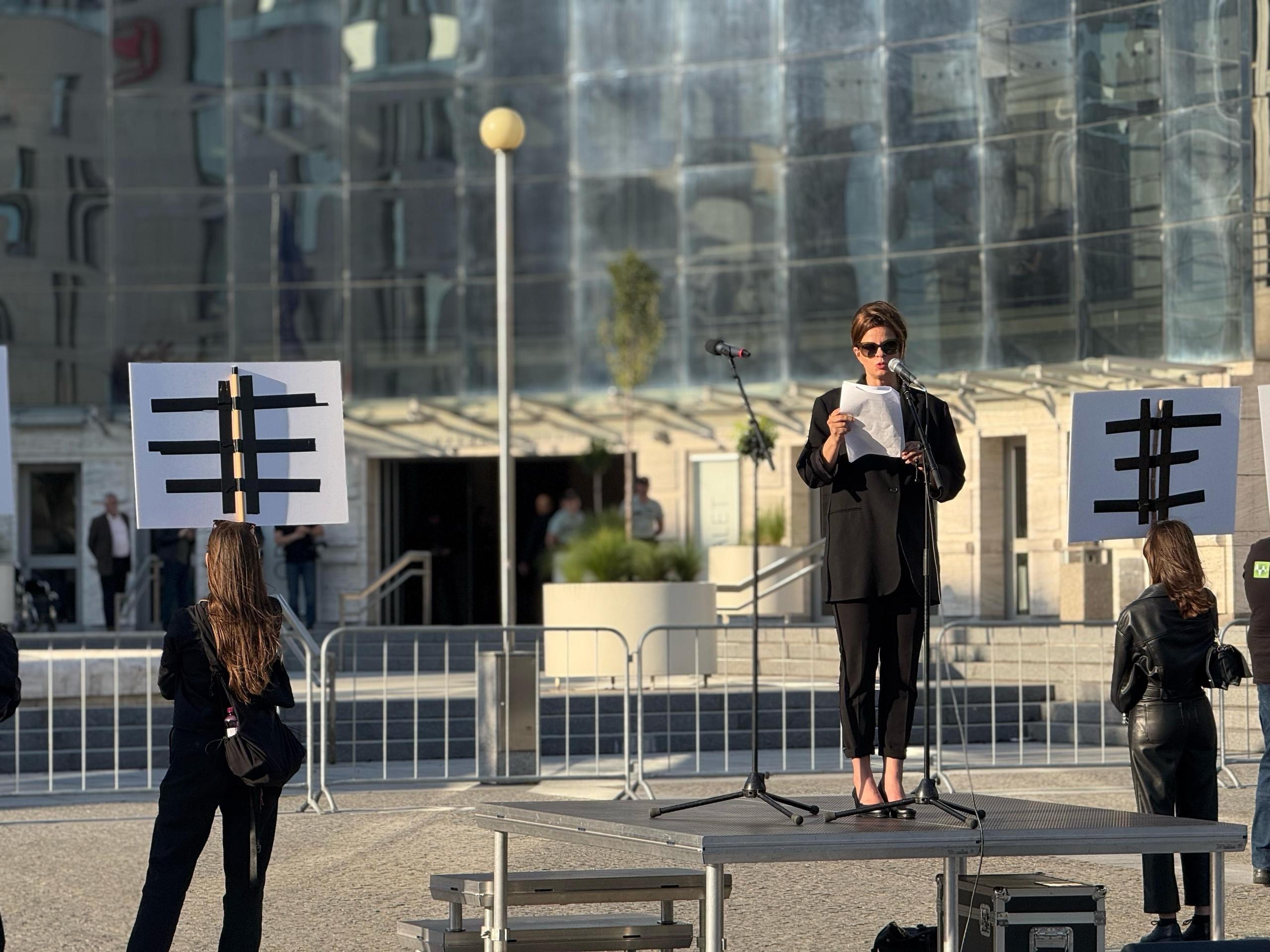 Demonštrácia proti koncertu Anny Netrebko.