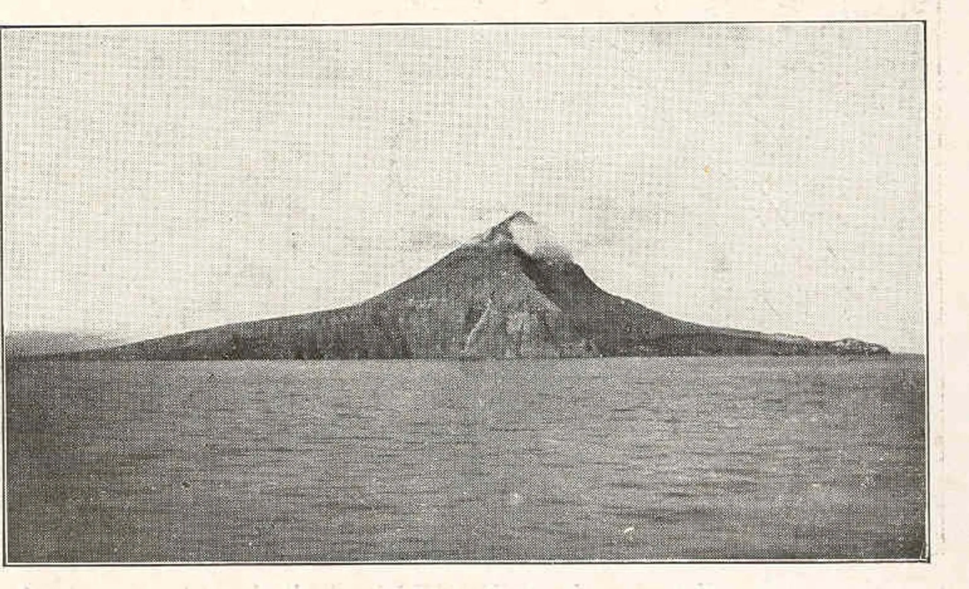 Sopka Krakatoa pred výbuchom.