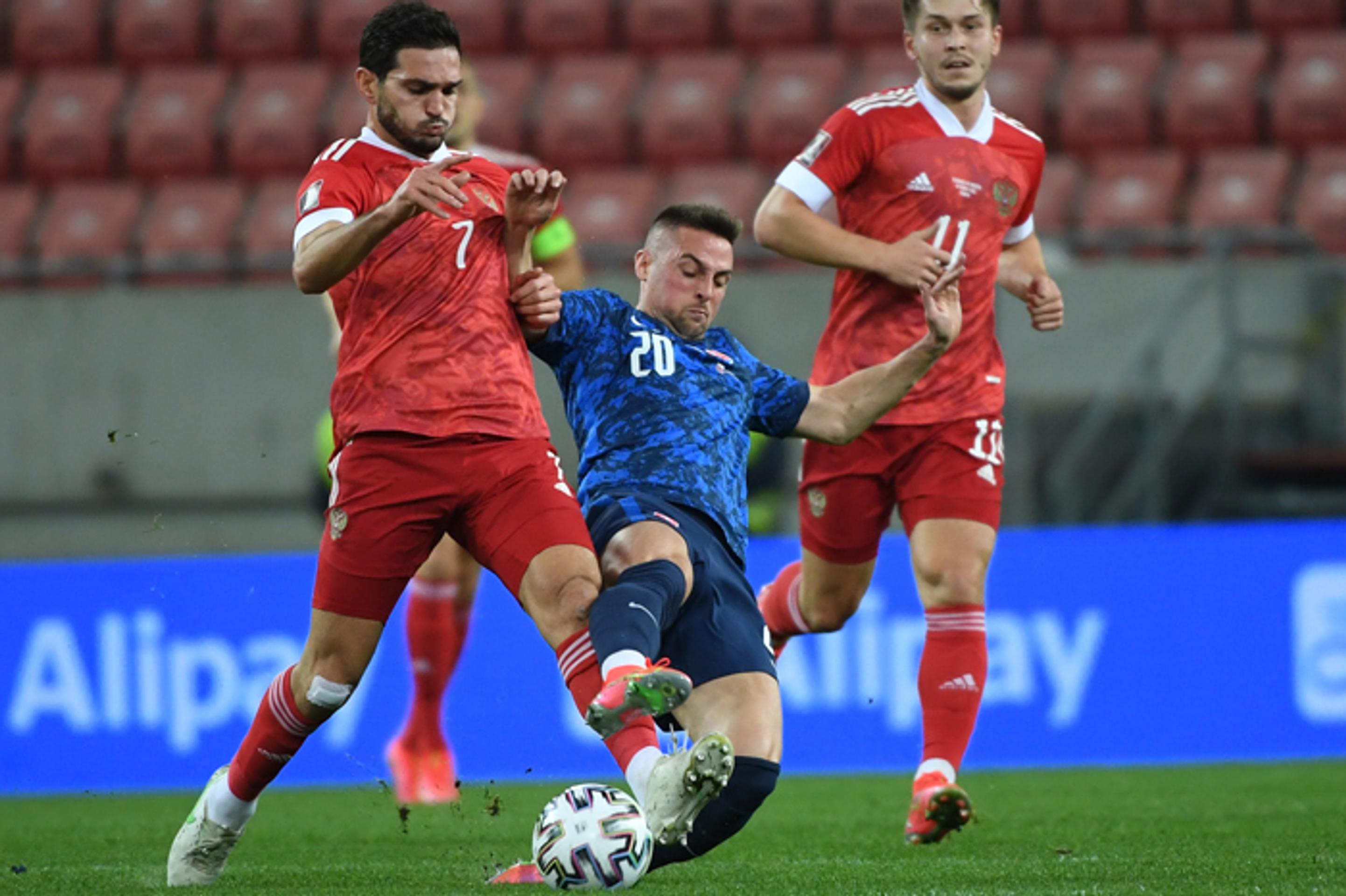 Magomed Ozdojev (vľavo), Rifat Žemaletdinov (vpravo) a Róbert Mak.