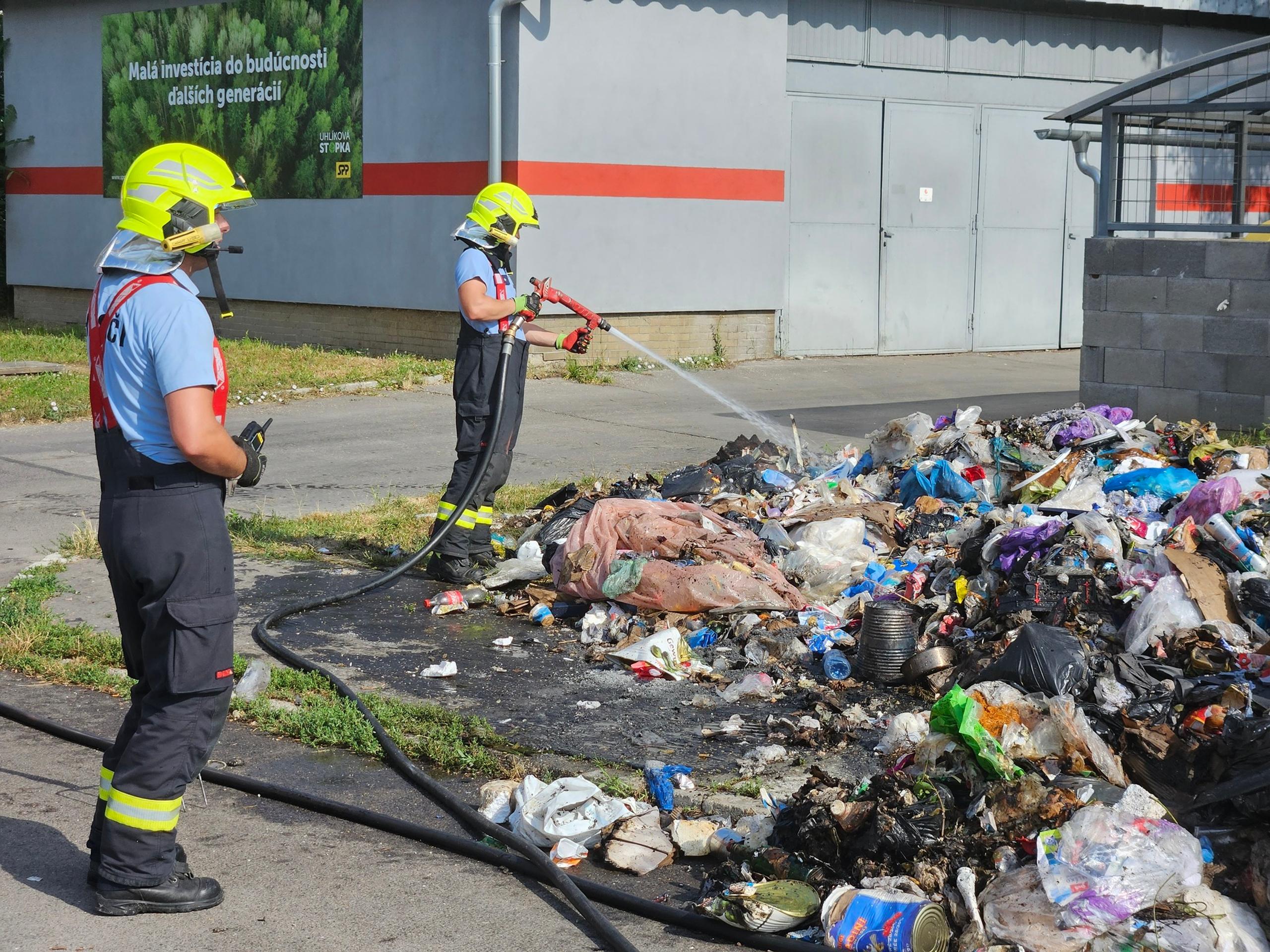 Požiar odpadu.