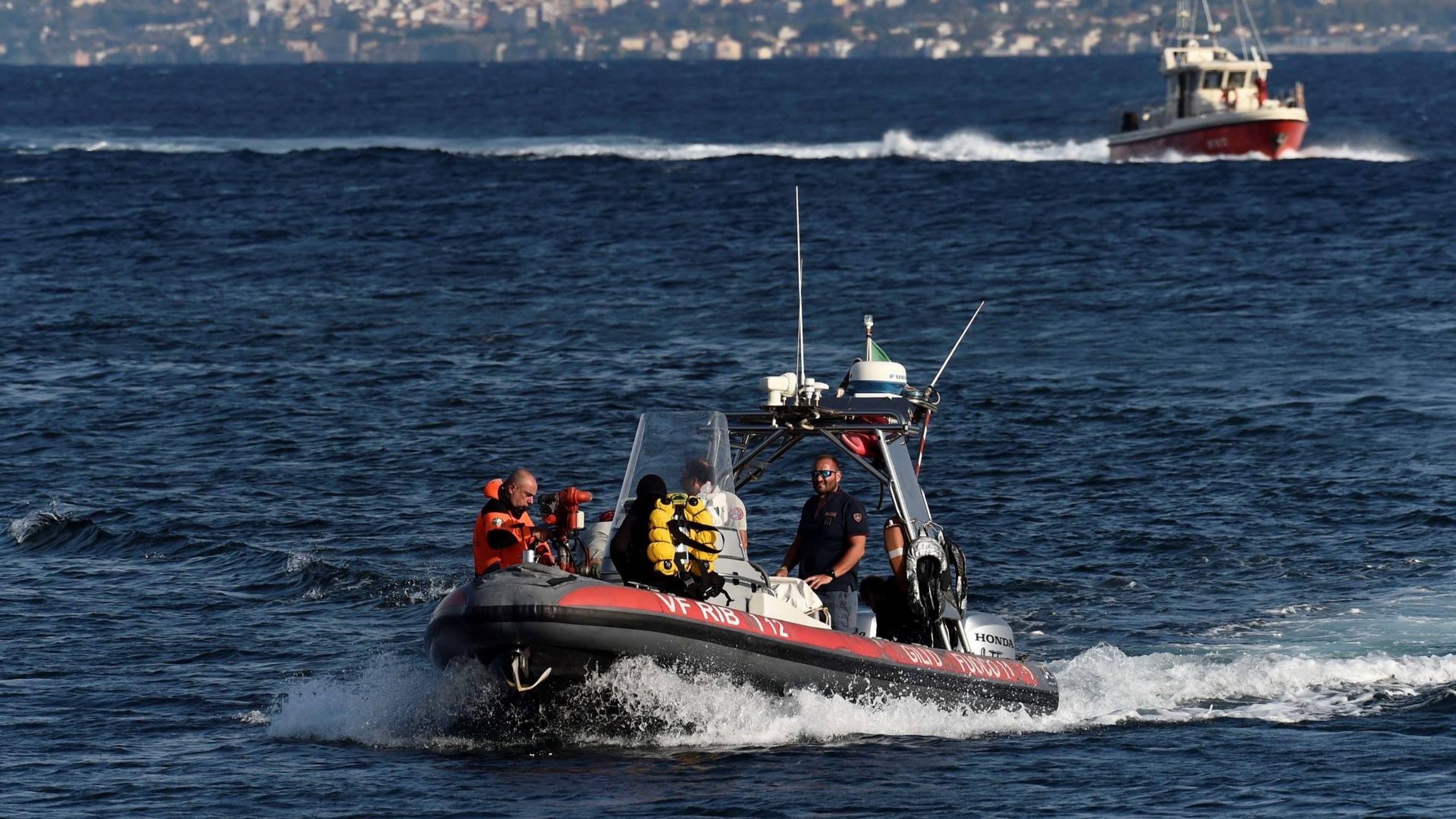 Záchranné a pátracie práce po potopení jachty
