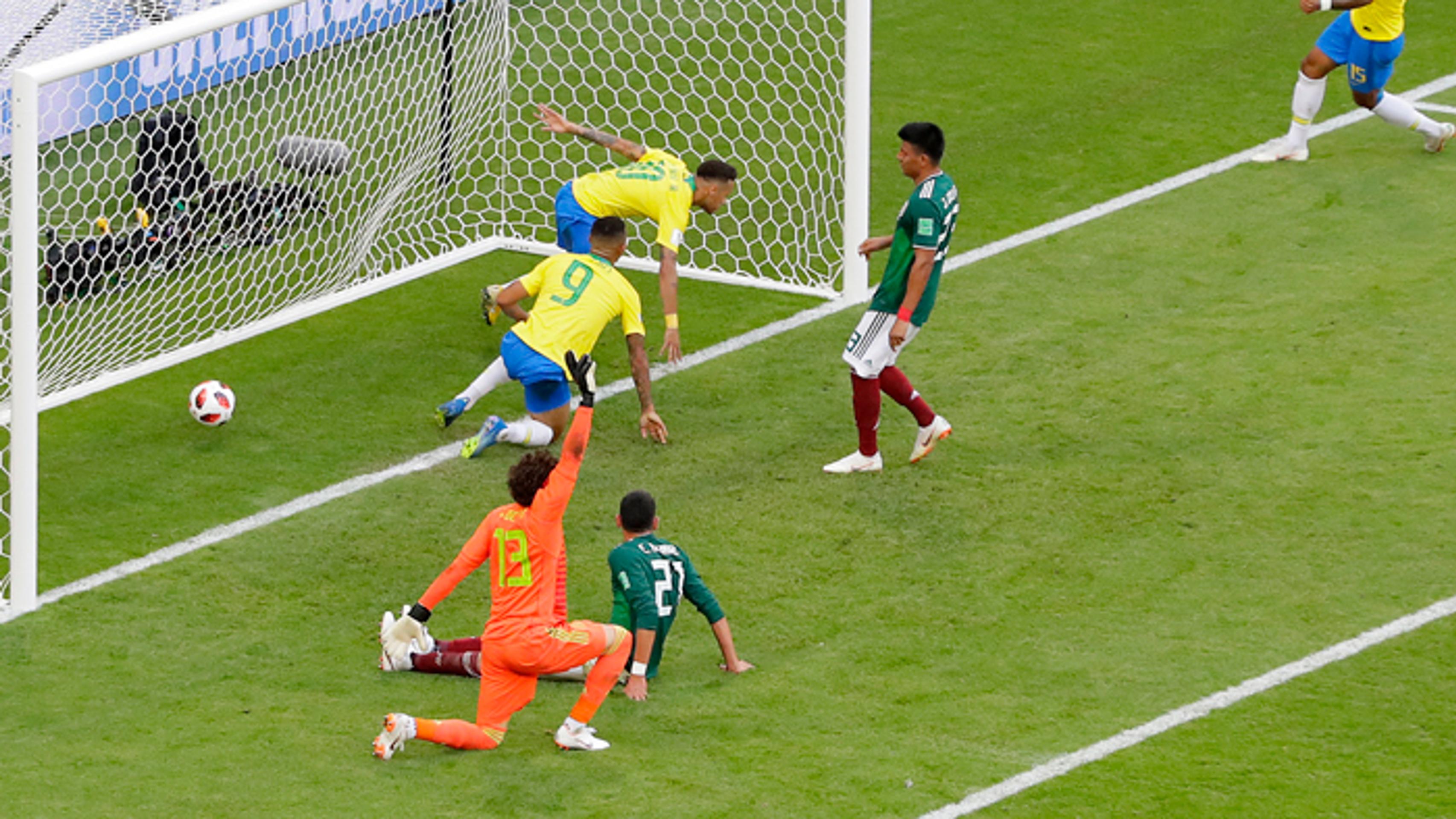Neymar po strelení gólu do mexickej bránky v osemfinále MS.