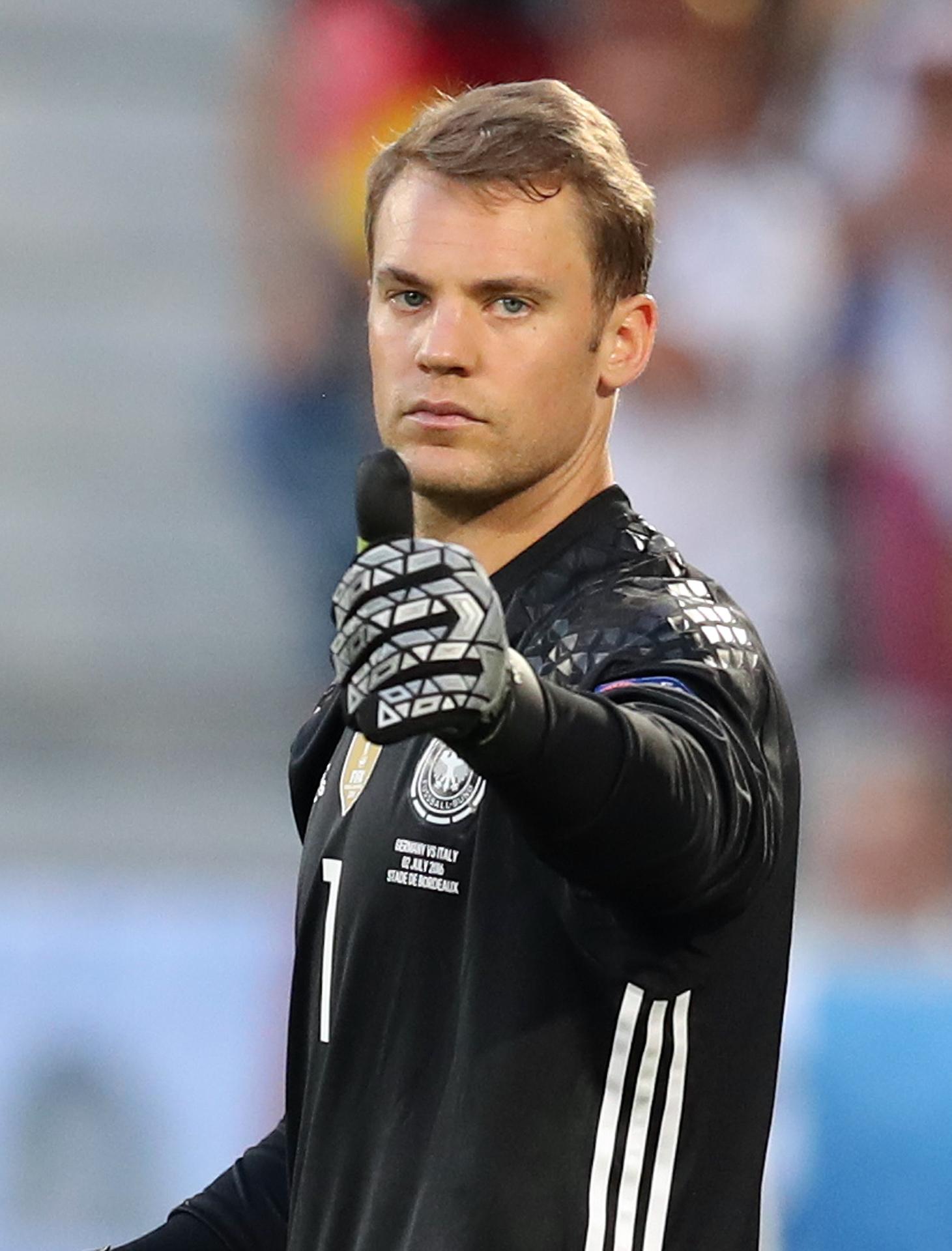 Nemecký brankár Manuel Neuer vo štvrťfinále ME