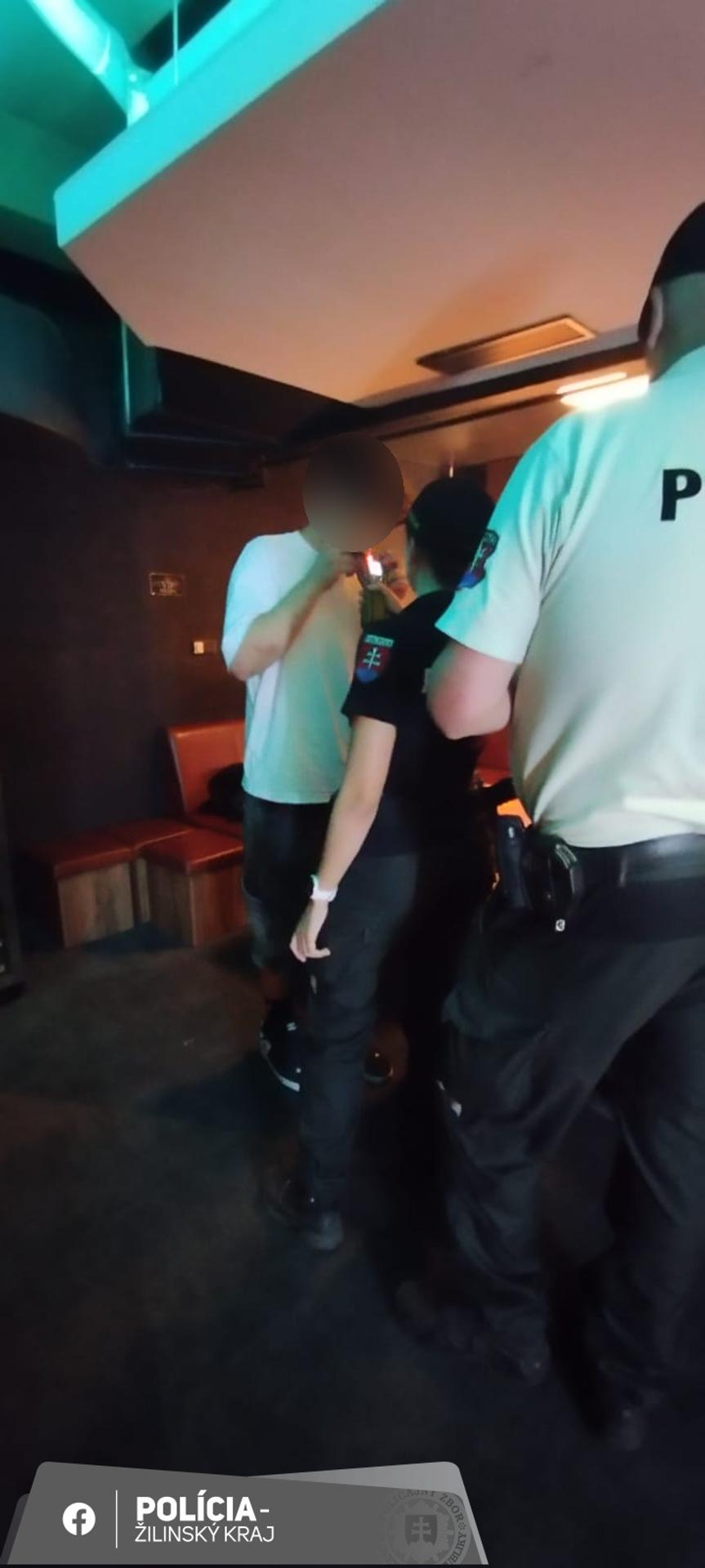 Policajná akcia v Žiline zameraná na alkohol.