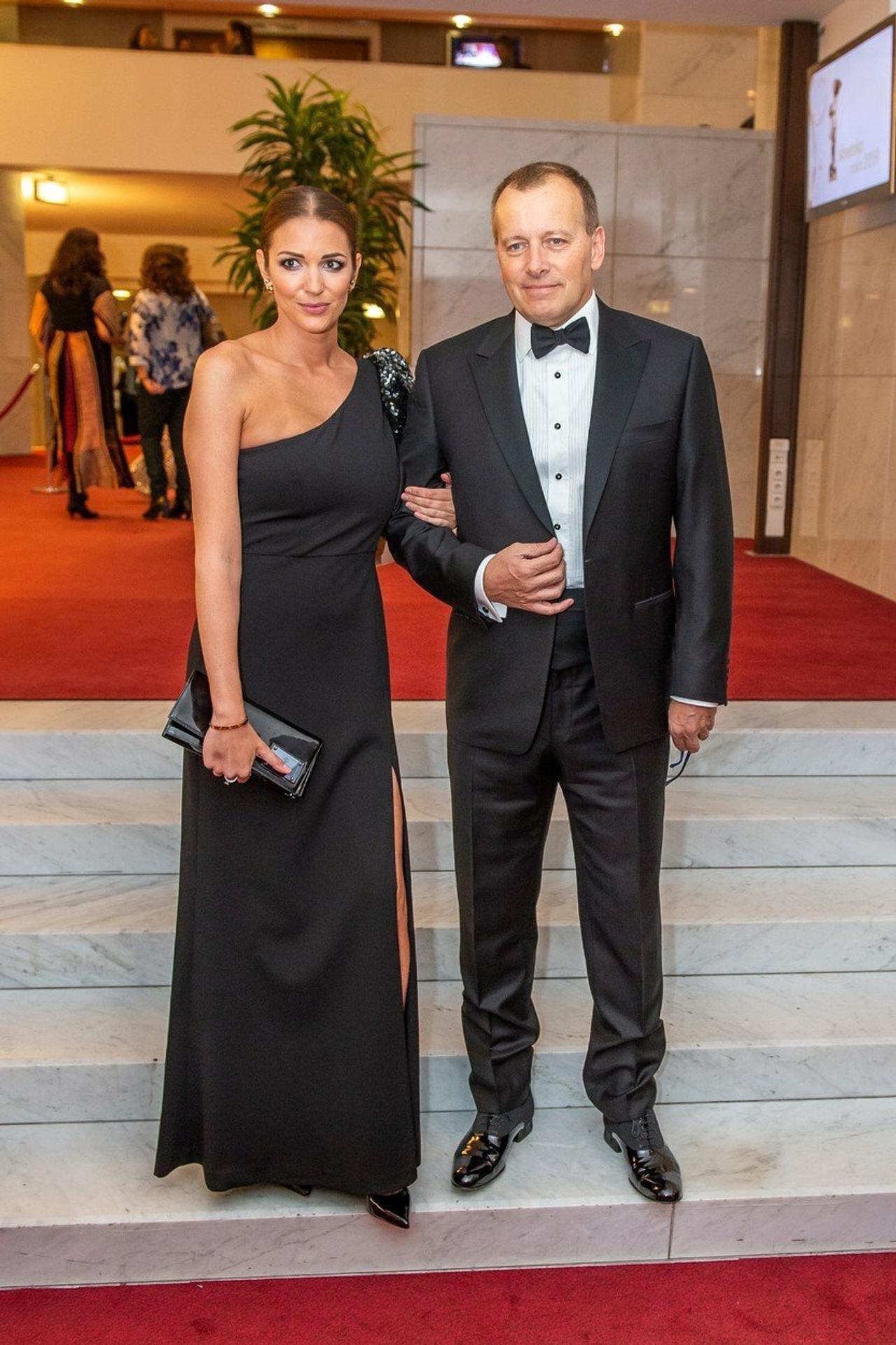 Váhate, či ísť voliť Oteckovia v tom majú jasno!.mp4