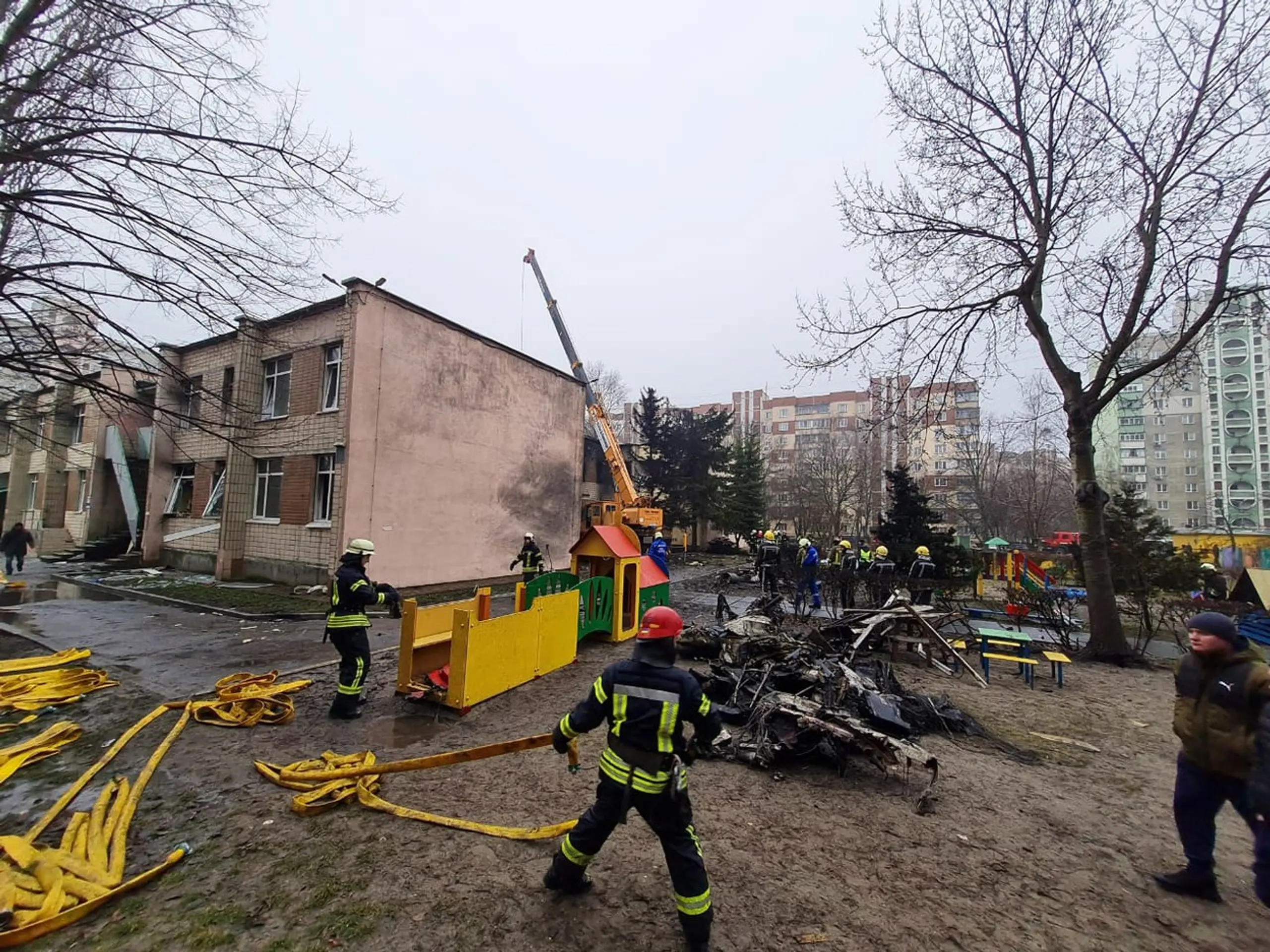 Trosky havarovaného vrtuľníka.