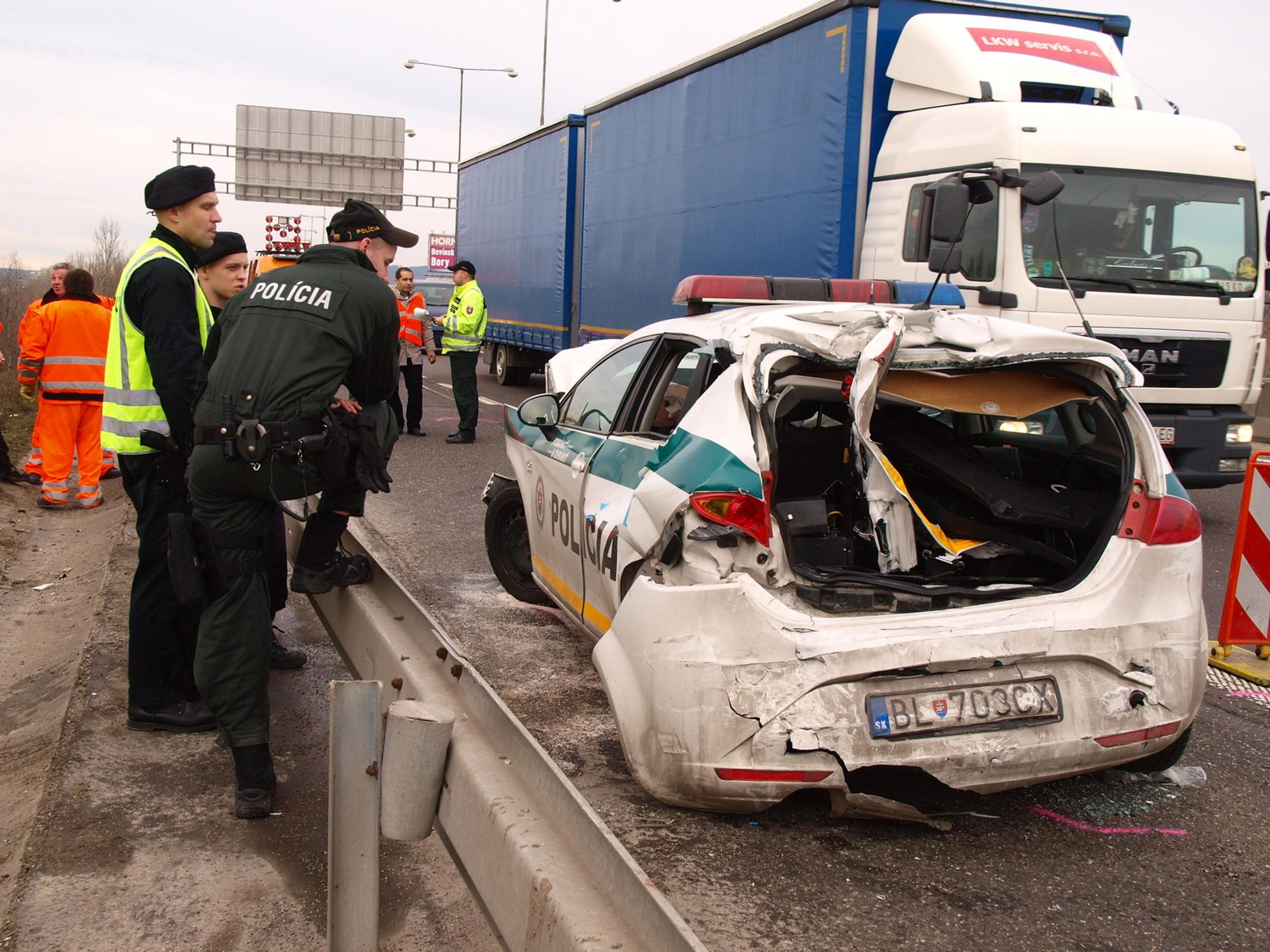 Dopravná nehoda v Bratislave na Moste Lafranconi