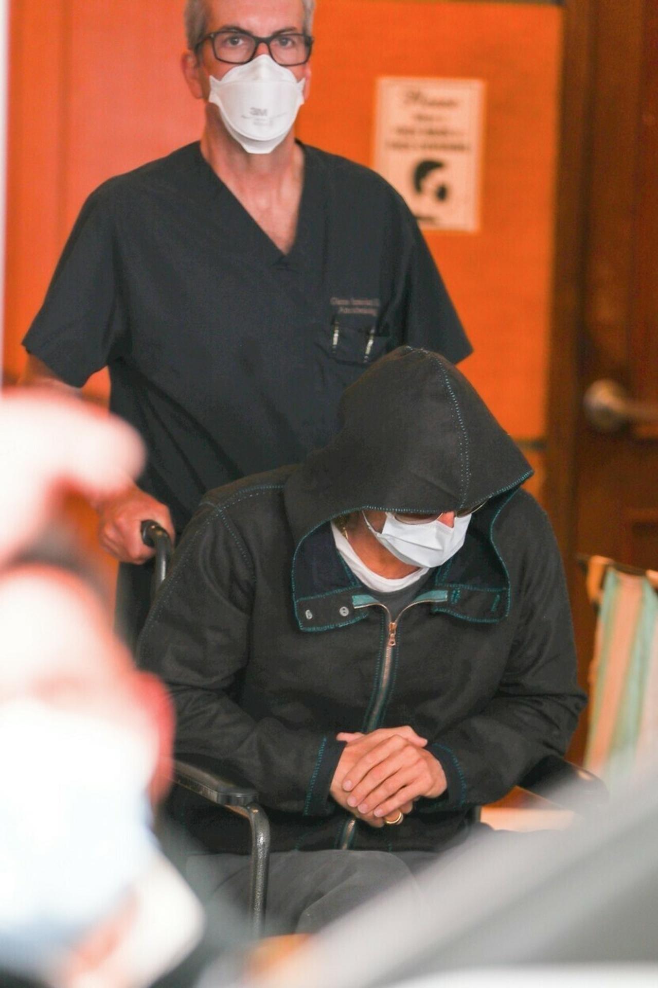 Brad Pitt na vozíku