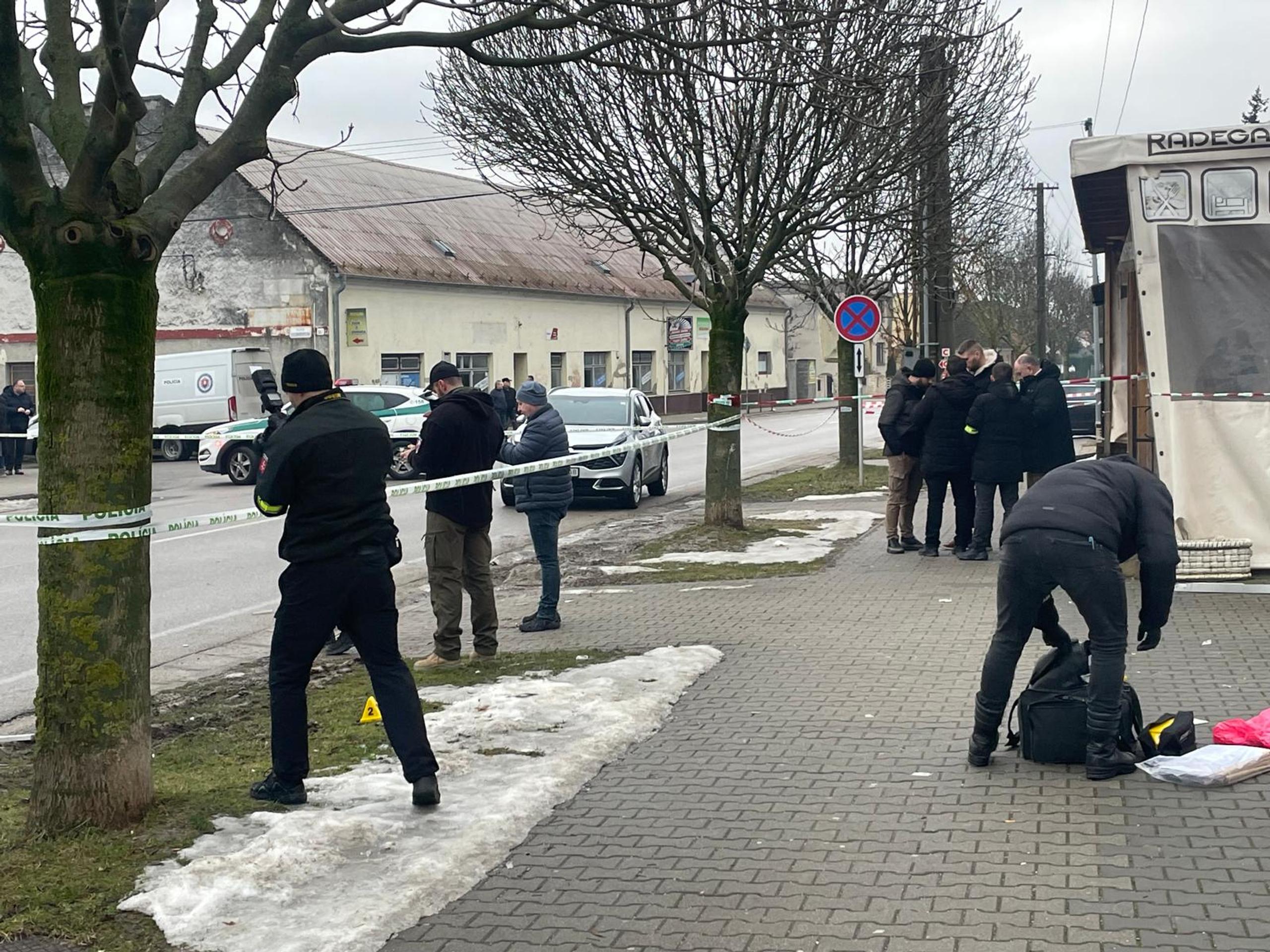 Policajti miesto uzavreli.