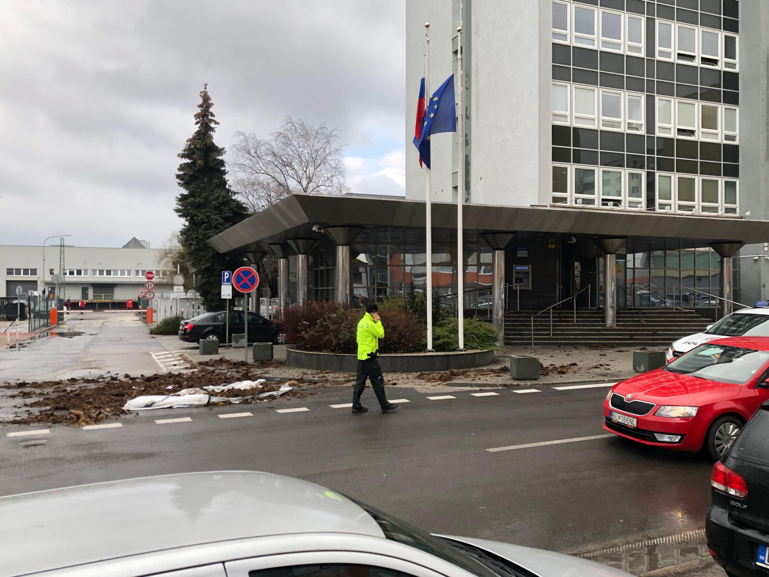 László a František si objednali thajskú masérku. Z Vietnamu ...