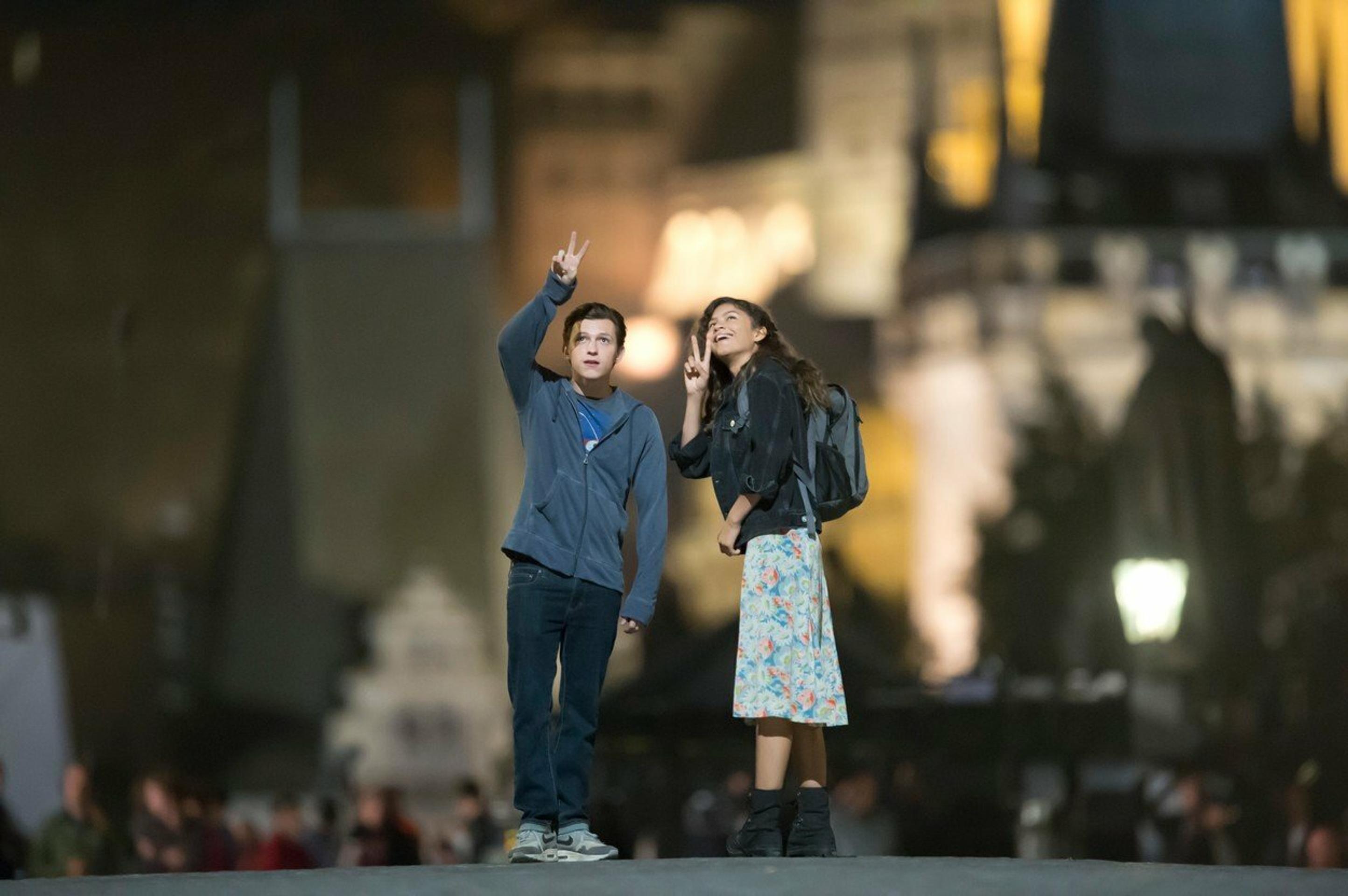 Tom Holland a Zendaya nakrúcajú nový film na Karlovom moste v Prahe