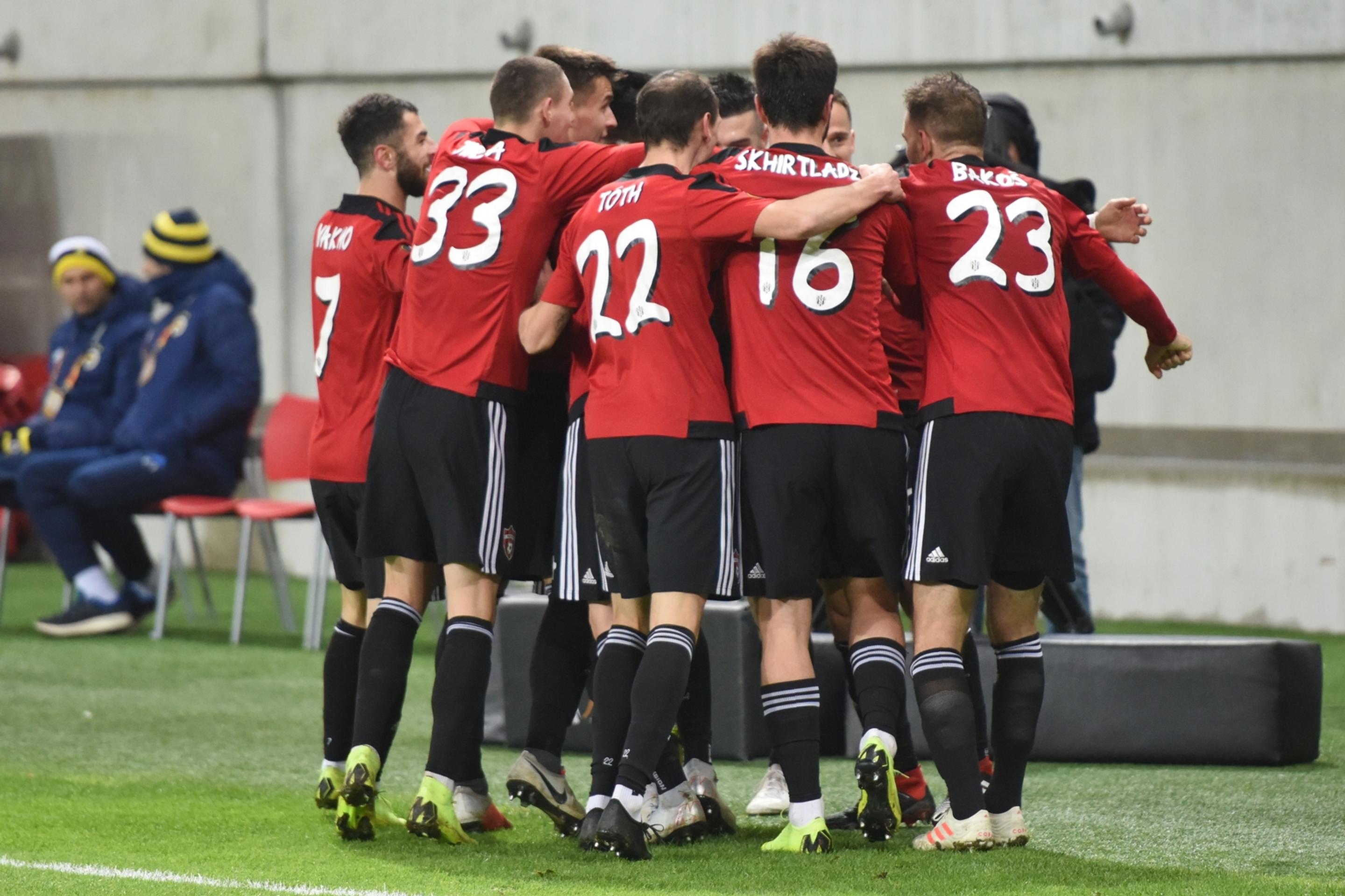 Radosť hráčov Trnavy po góle proti Fenerbahce v EL.