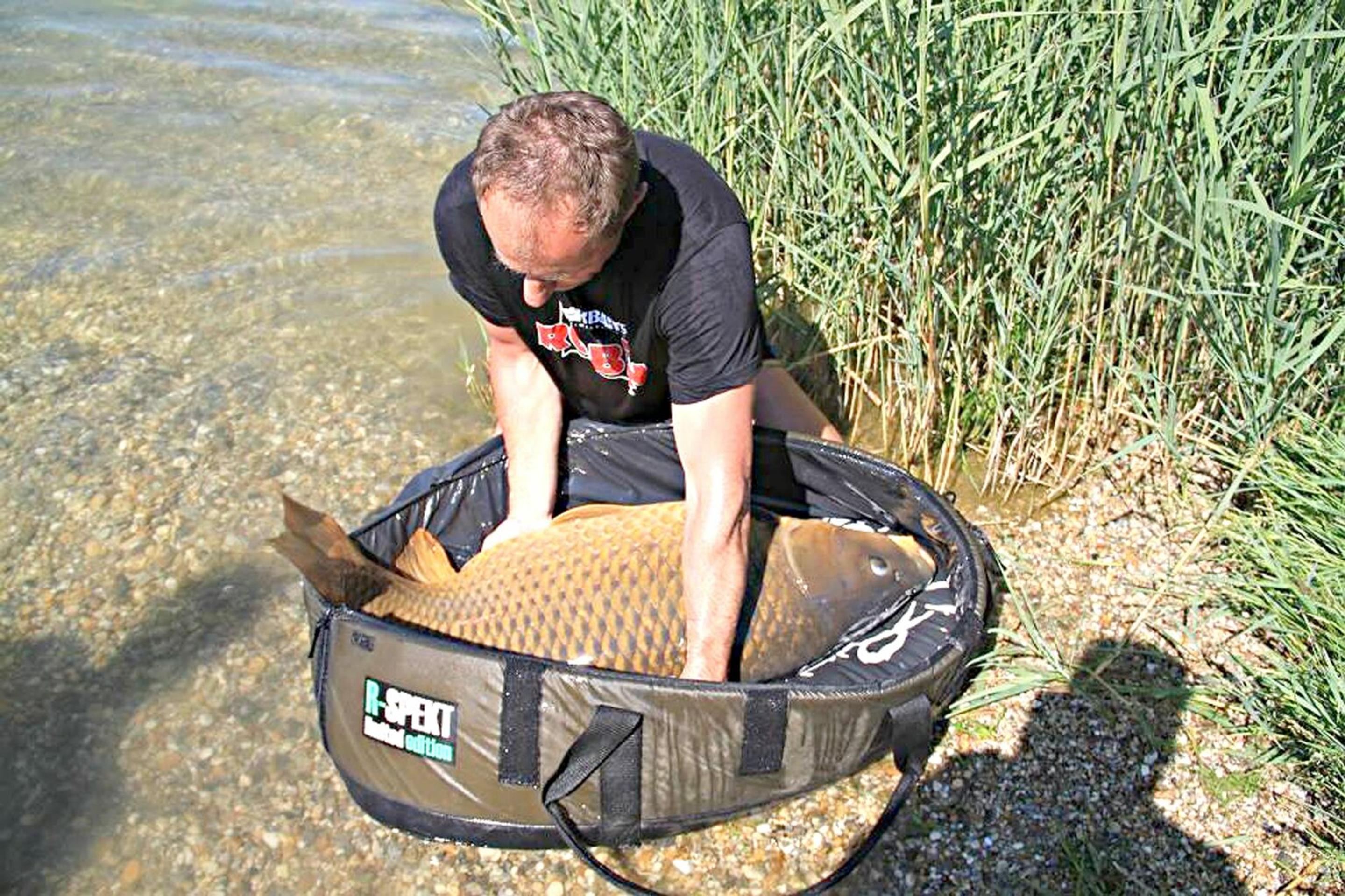 Považskobystričan Ivan Teplan vytiahol najväčšieho slovenského kapra.