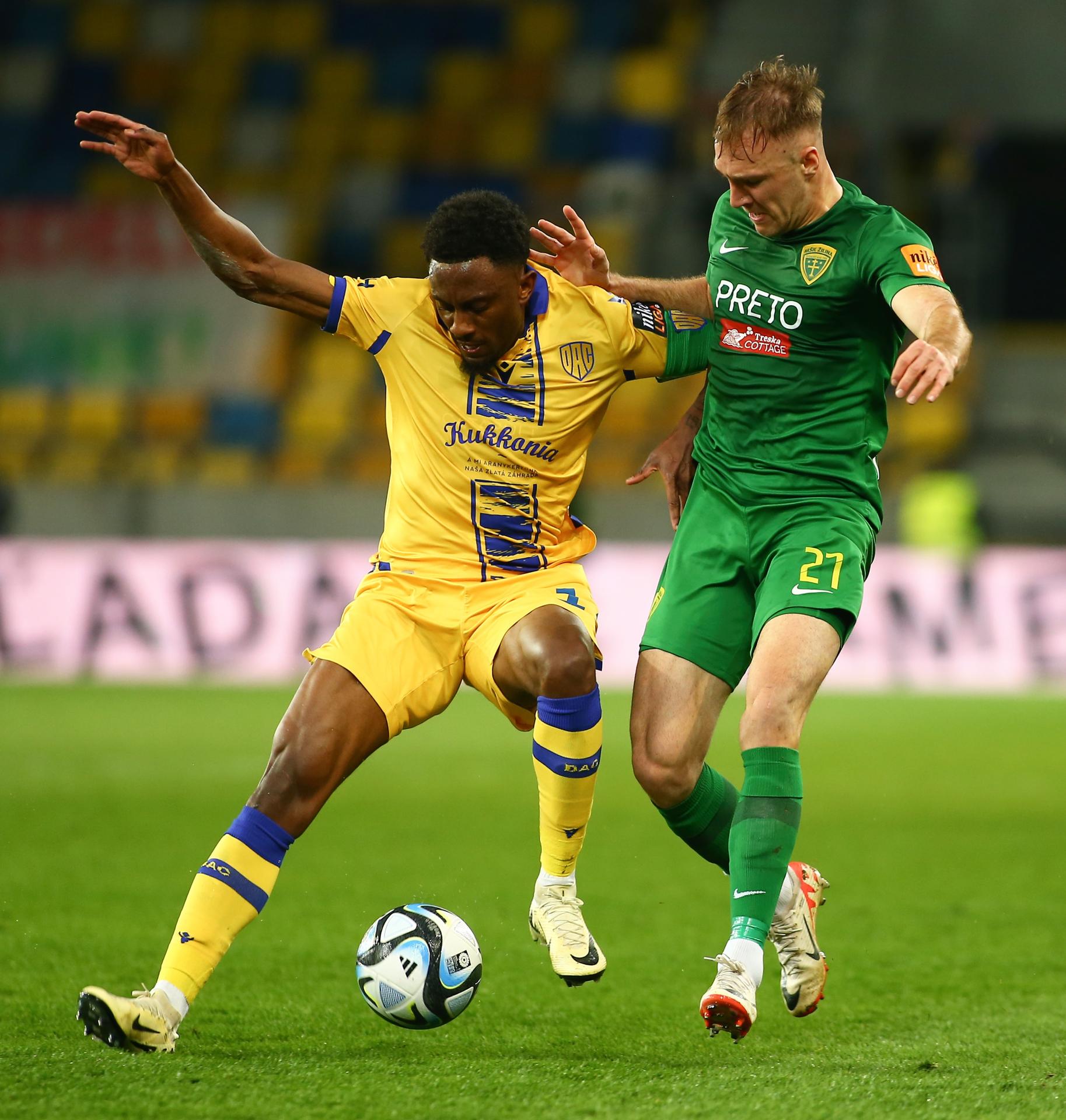 Sprava Dominik Javorček (Žilina) a Yhoan Andzouana (Dunajská Streda) v 2. kole nadstavbovej časti Niké ligy v skupine o titul.