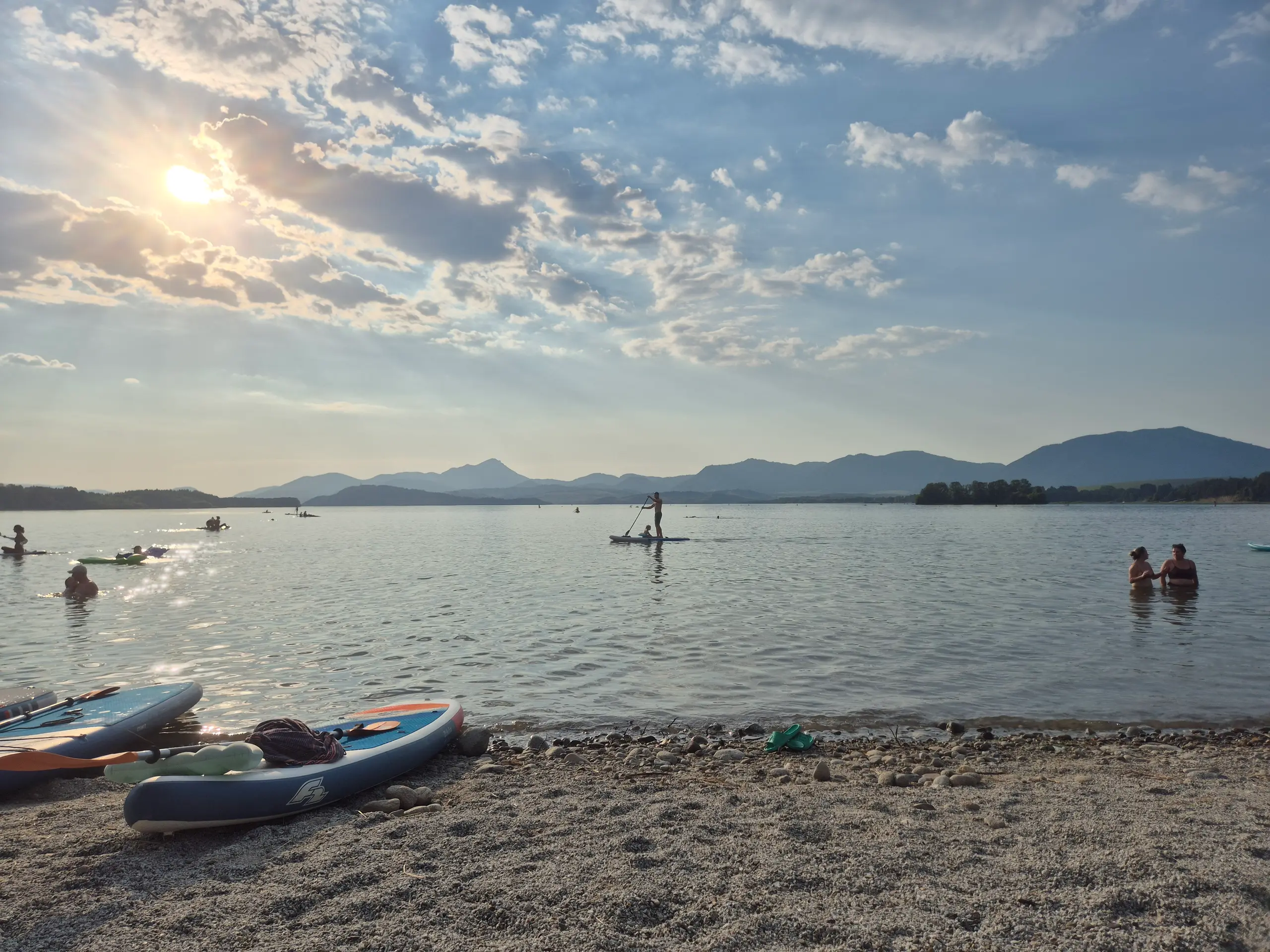 Mestská pláž v Liptovskom Mikuláši počas horúčav 