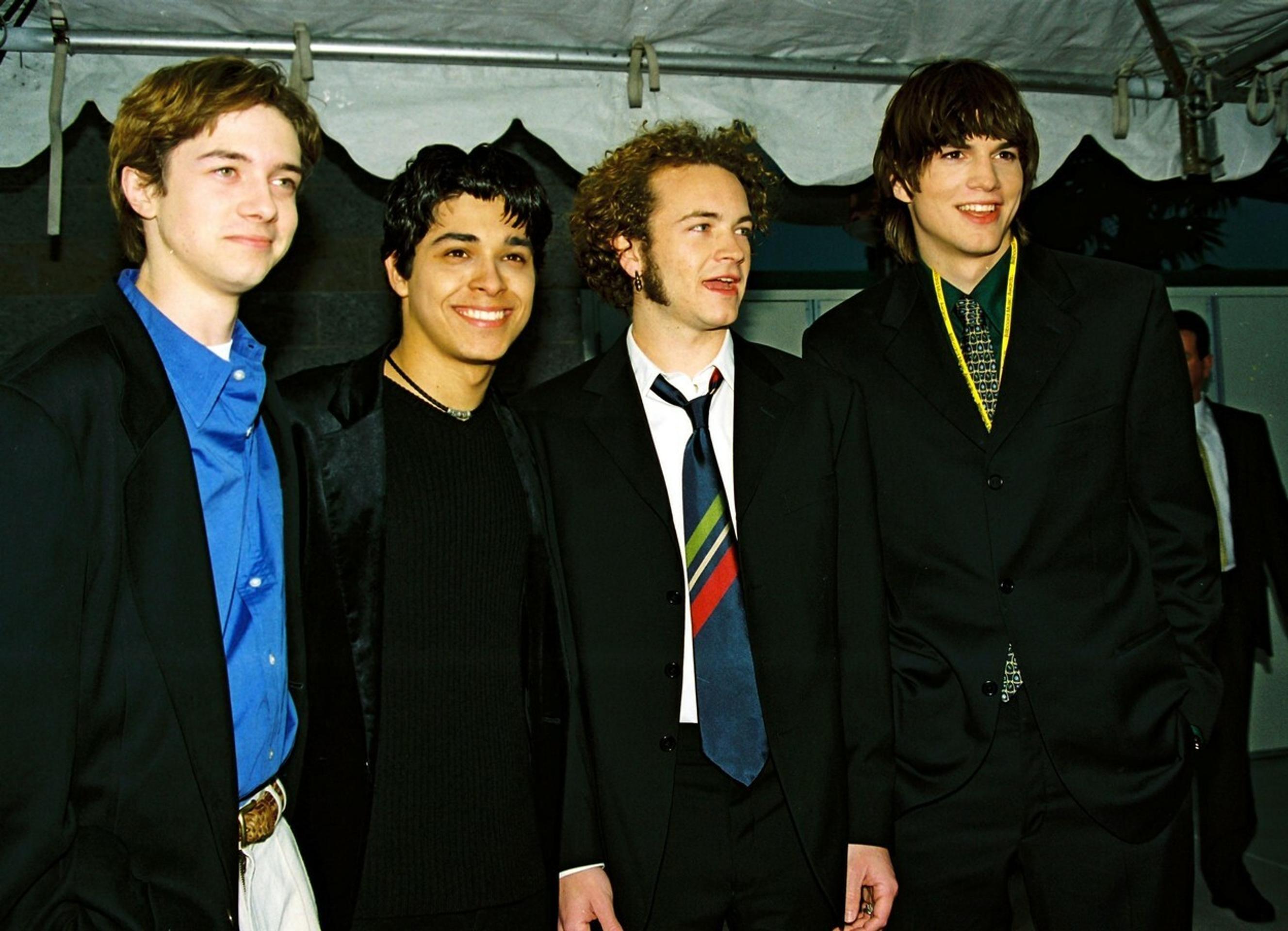 Danny Masterson (druhý sprava) so seriálovými kolegami