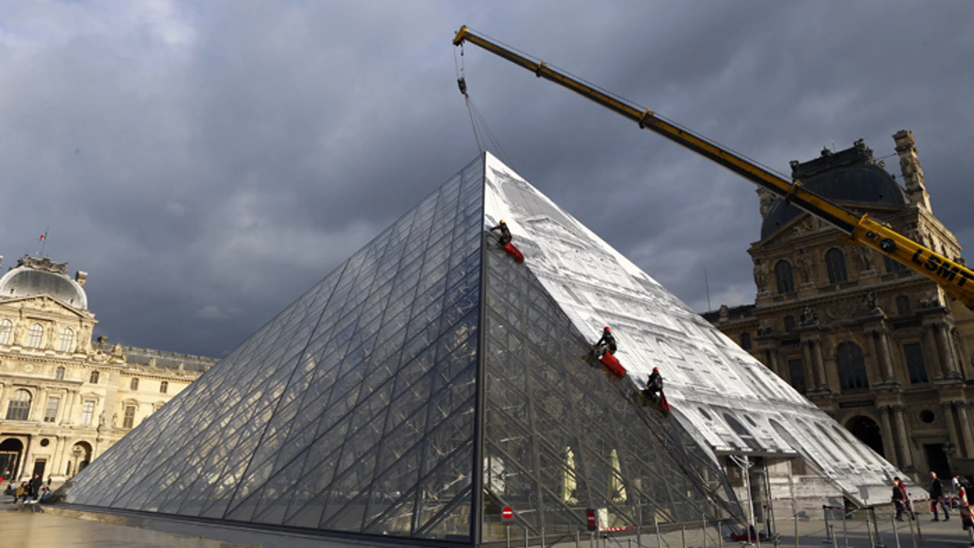 Pyramída zostane zakrytá tri dni.