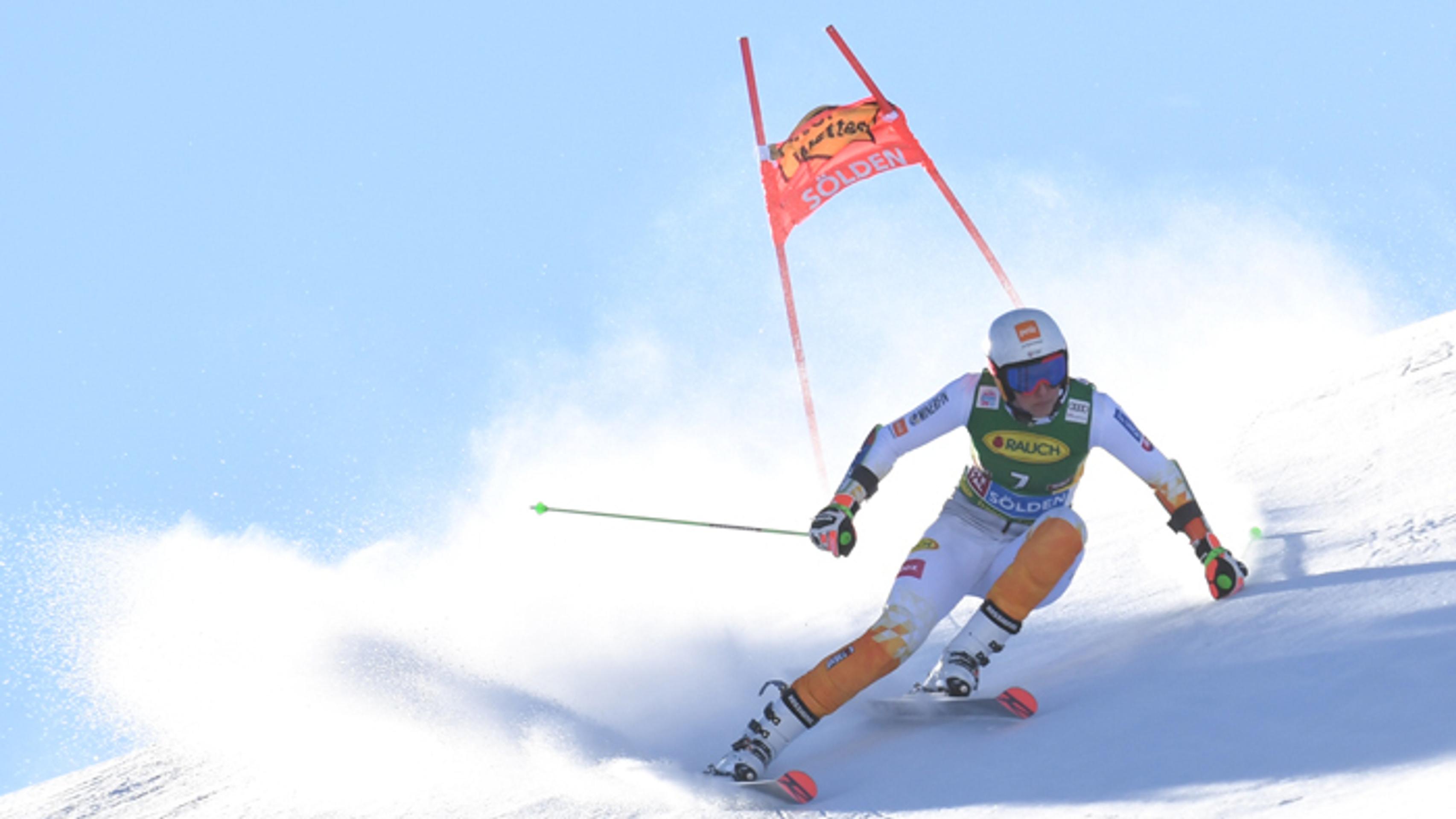 Petra Vlhová počas prvého kola obrovského slalomu, ktorým odštartovala nová sezóna.