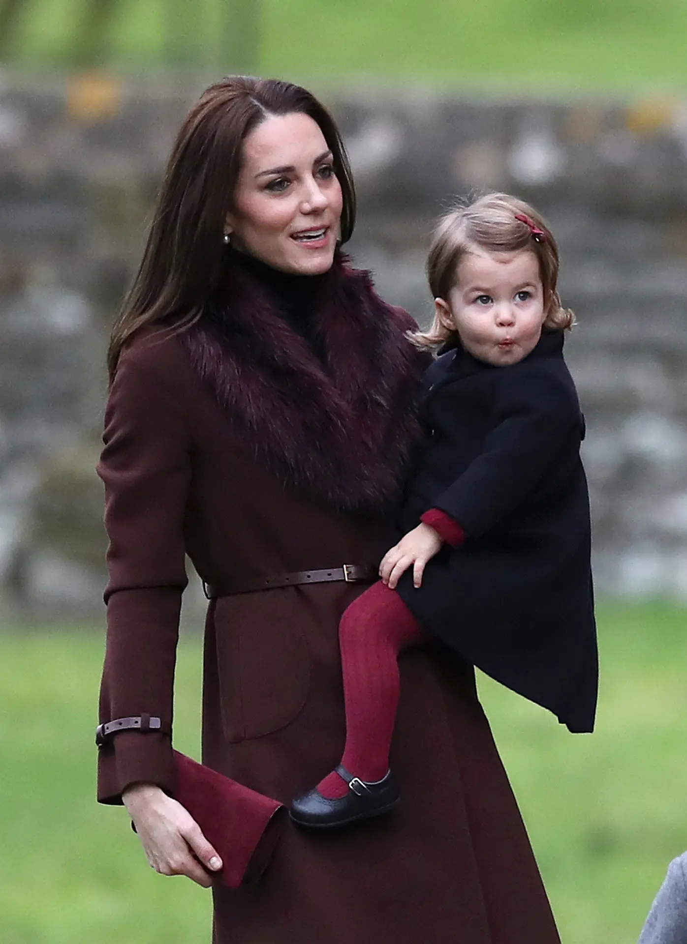 Rozkošný George a Charlotte v kostole. Ich rodičia porušili kráľovskú tradíciu