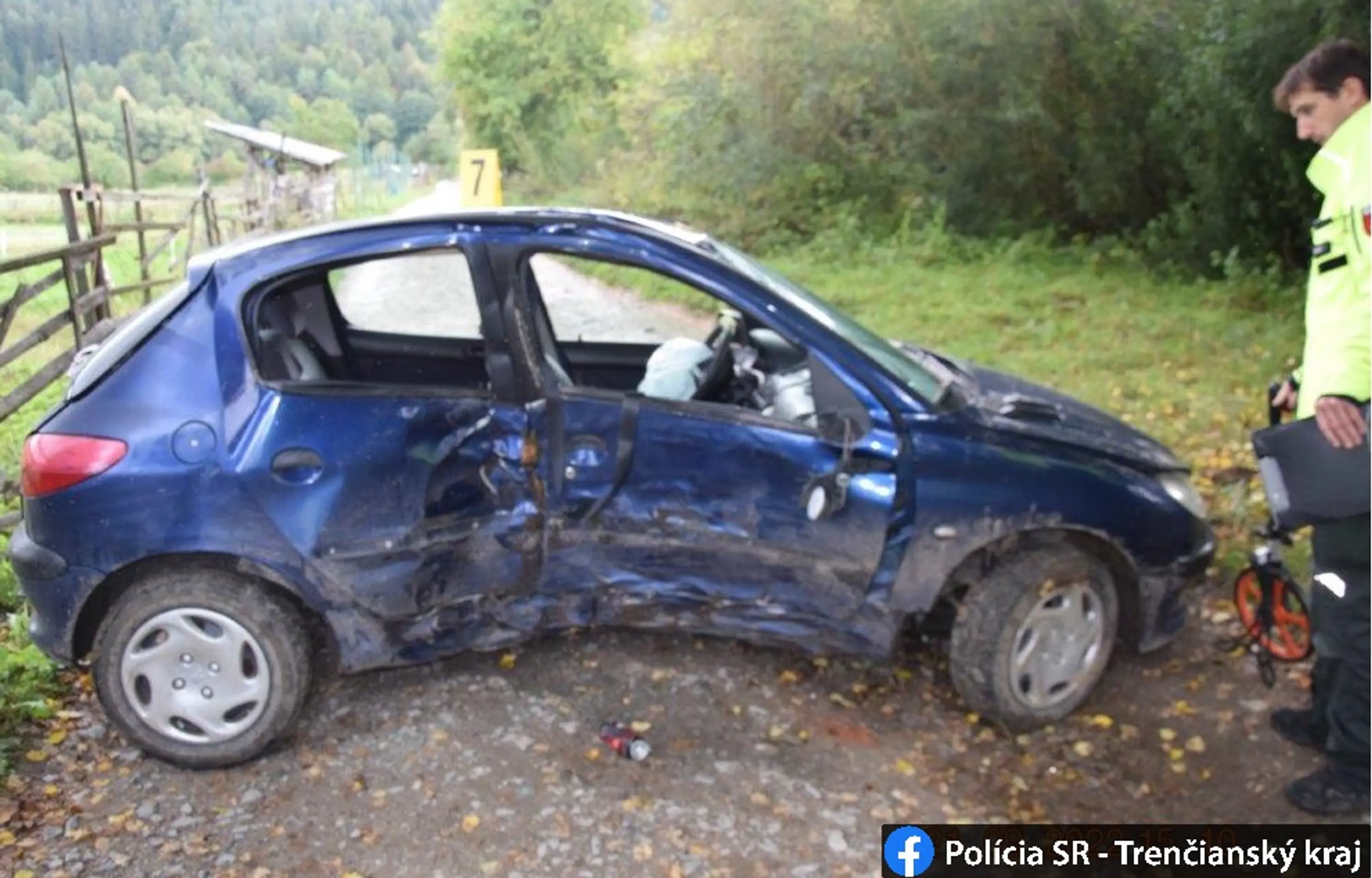 Zničené auto.