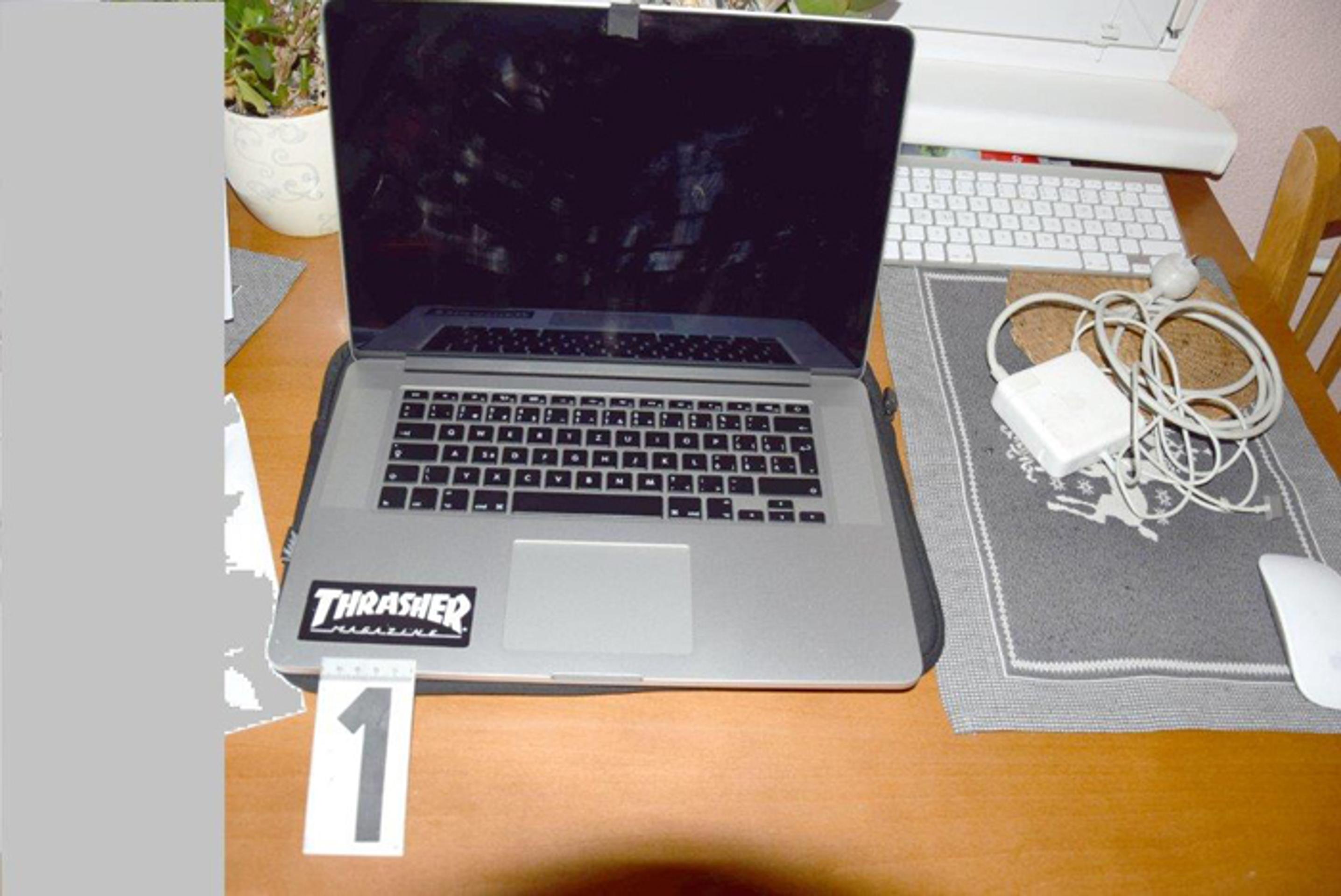 Počítač, ktorý ukradli zlodeji filmovému štábu Juraja Jakubiska.