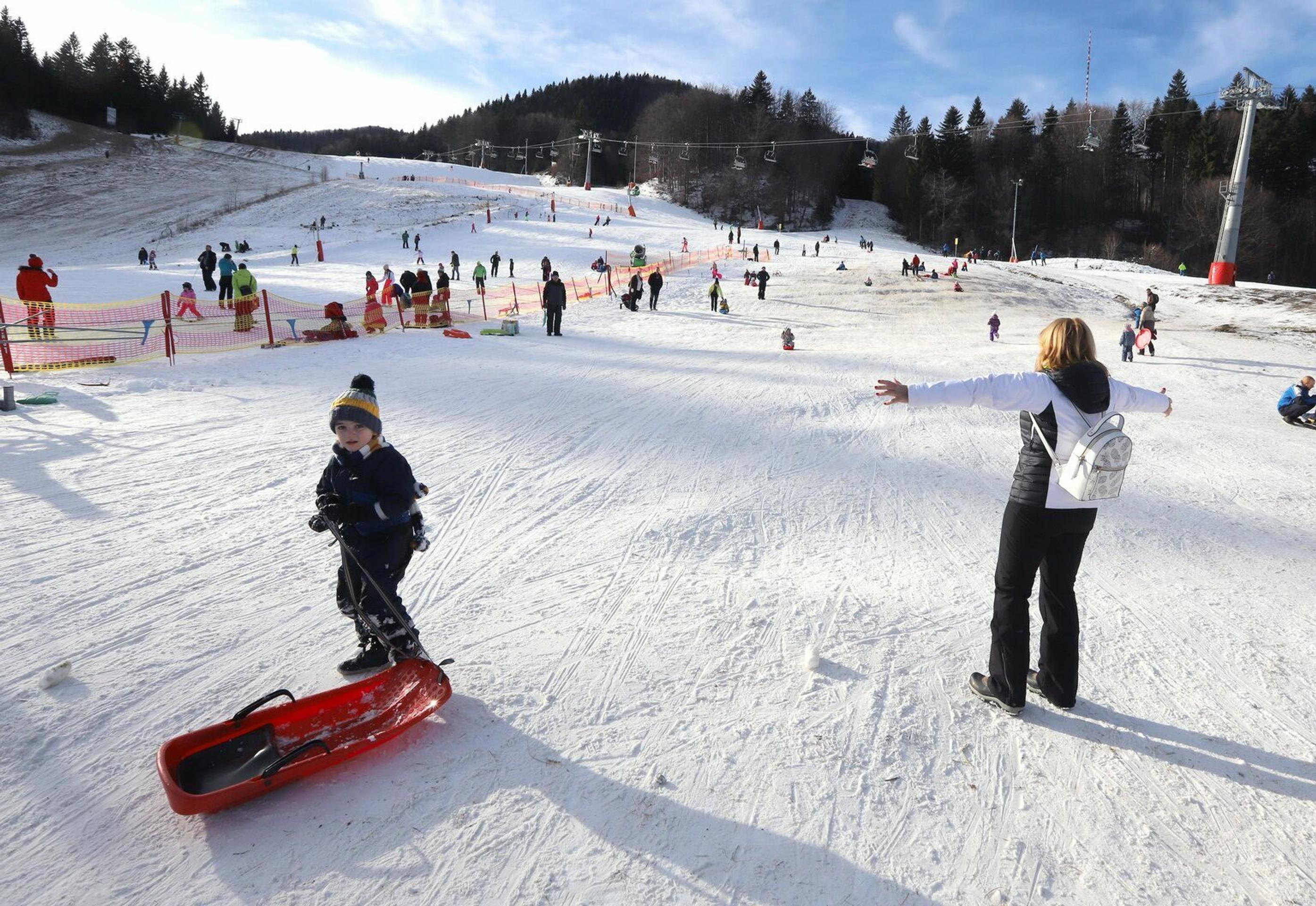 Lyžovačka v lyžiarskom stredisku v Tatranskej Lomnici.