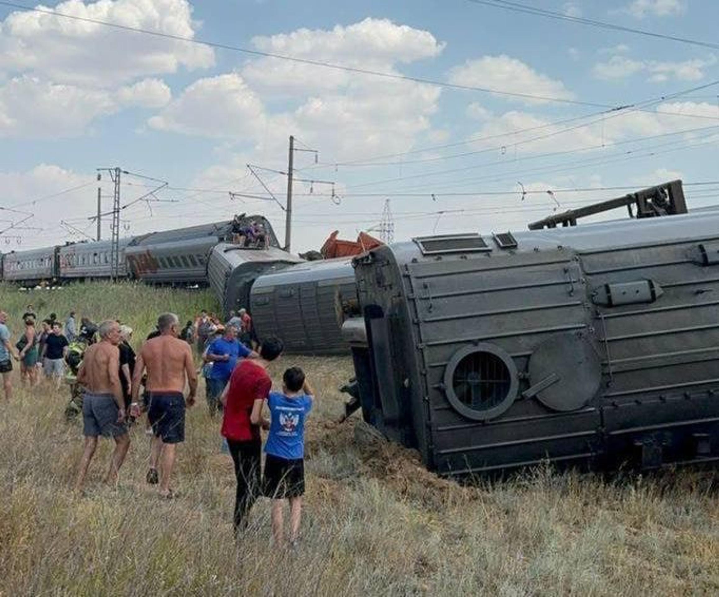 Vo Volgogradskej oblasti sa po zrážke s nákladiakom vykoľajil vlak.